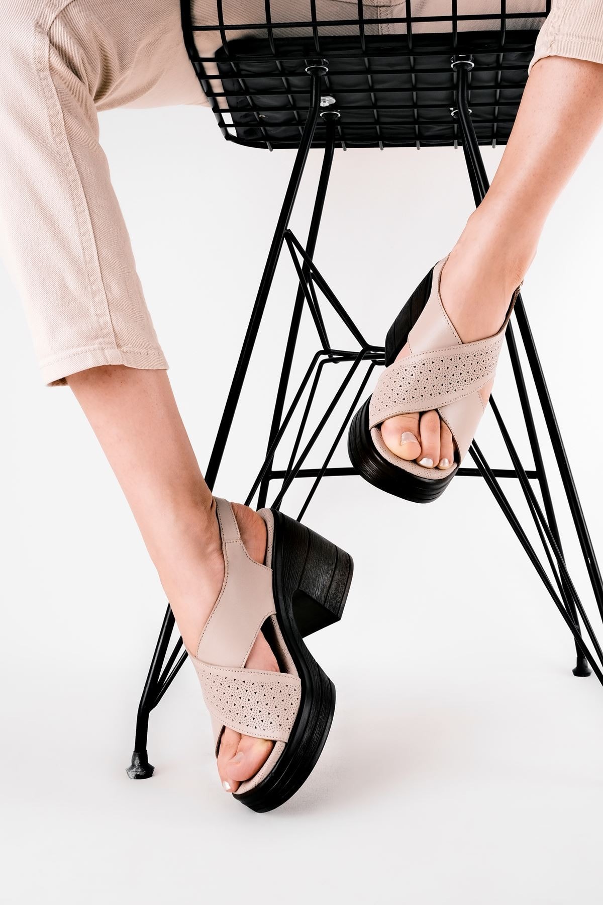 Femand Kadın Hakiki Deri Desenli Çapraz Bantlı Topuklu Ayakkabı