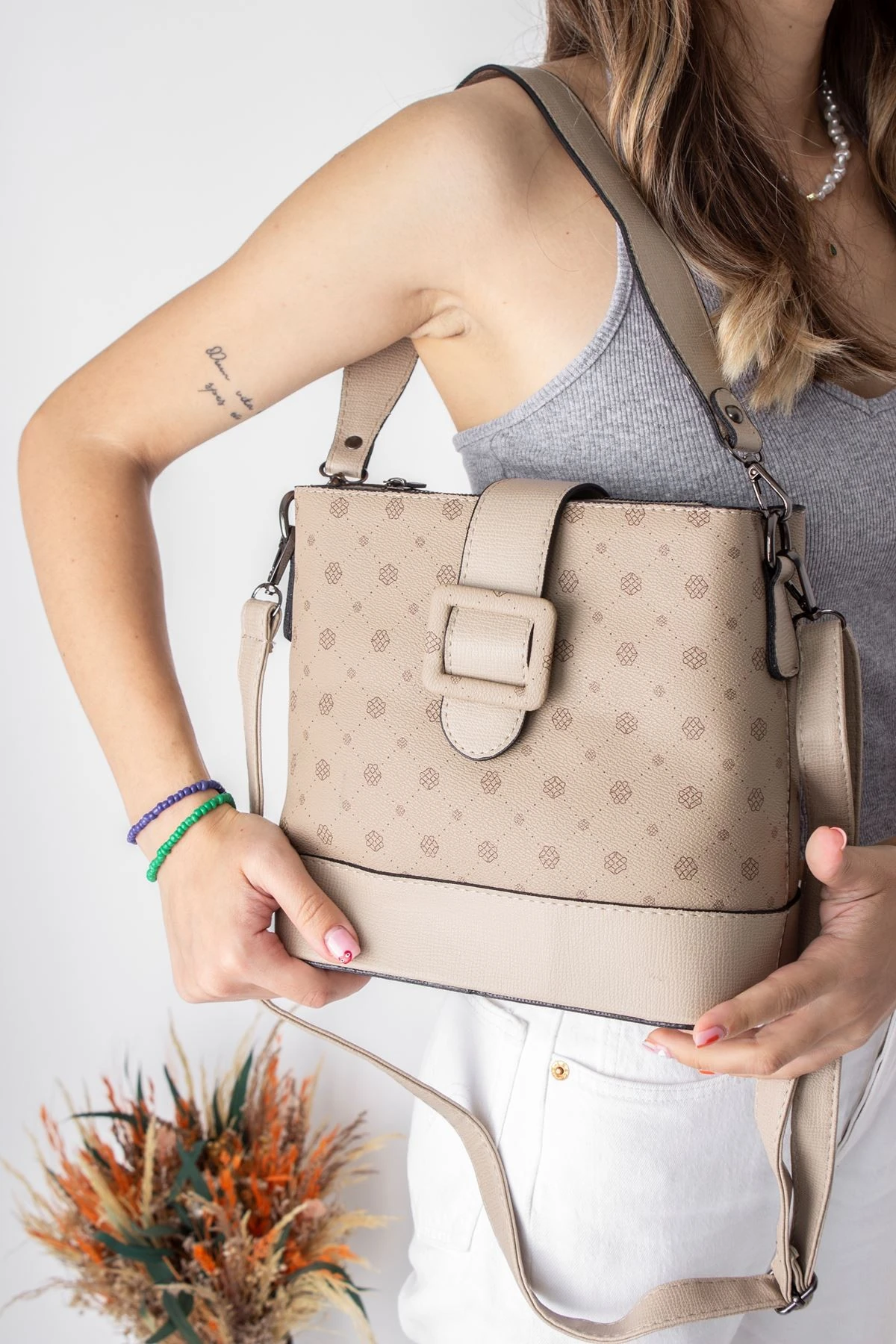 ANJALİ KADIN DESENLİ KEMERLİ ÇAPRAZ ÇANTA (1320)