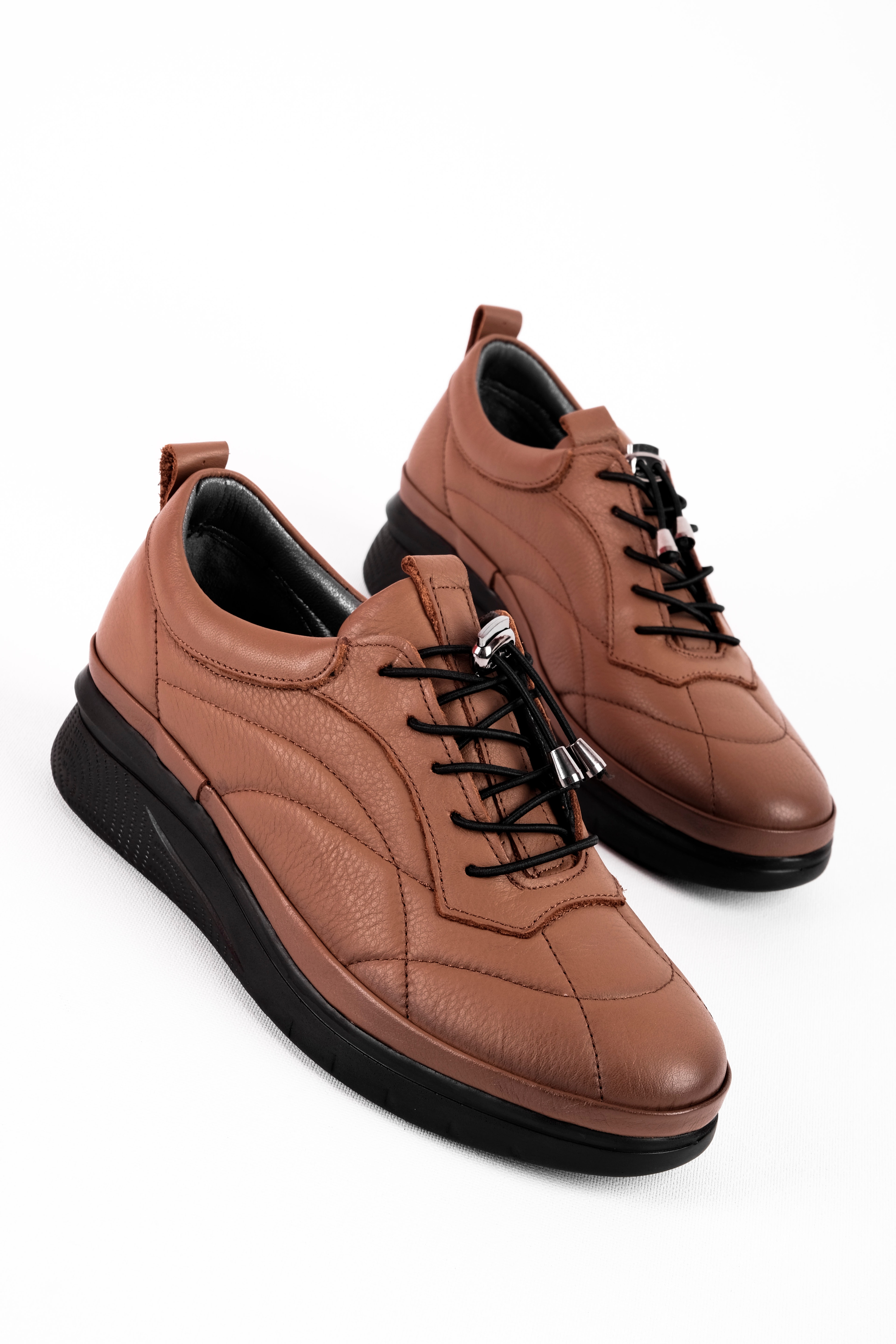 Perlas Kadın Hakiki Deri Dikiş Detaylı Lastik Bağcıklı Günlük Ayakkabı 4272 - Taba