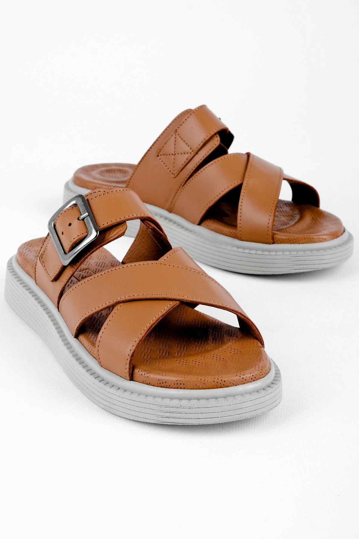 Rolve Kemer Detaylı Kadın Hakiki Deri Terlik