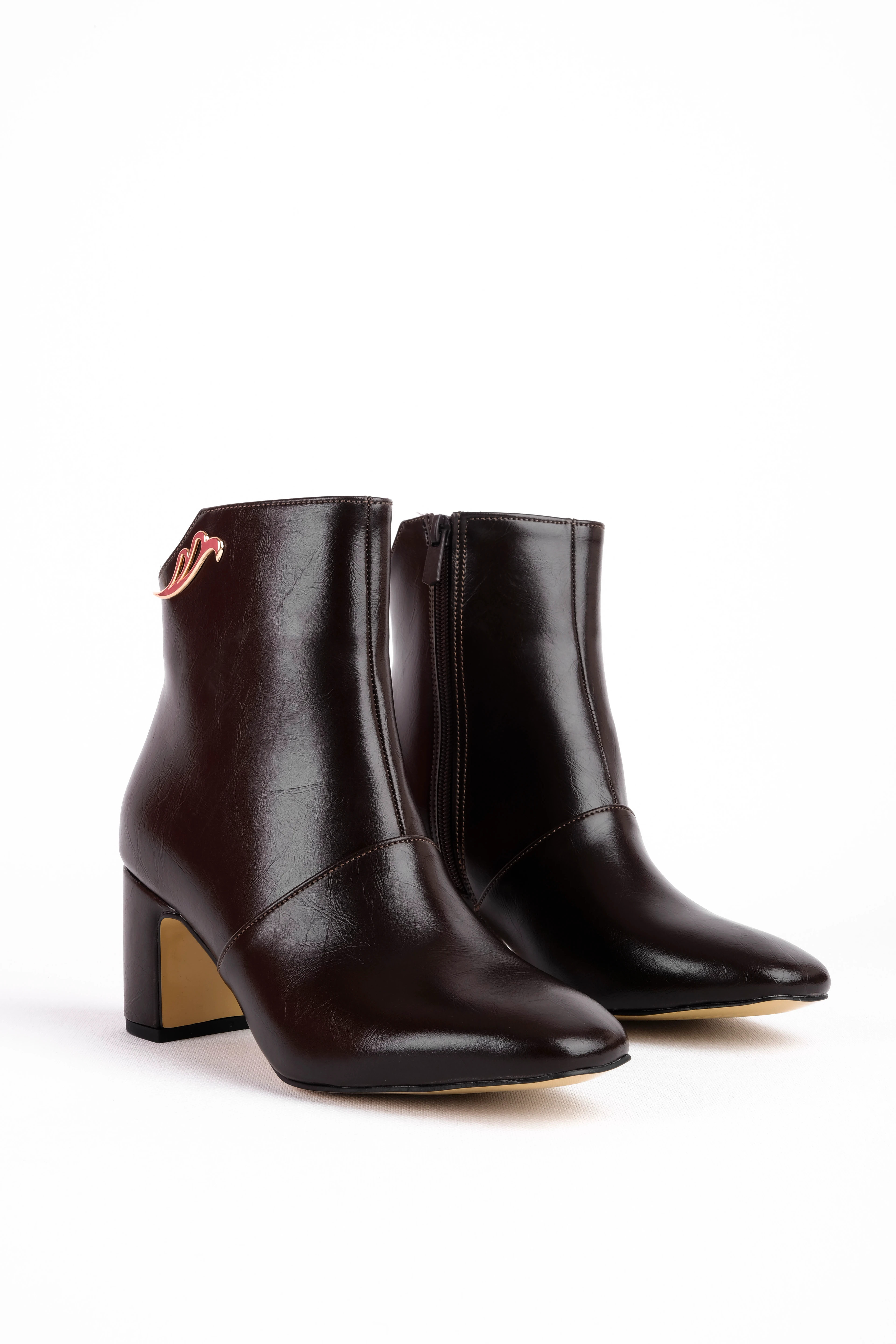 Majority Kadın Küt Burunlu Gold Toka Detaylı Topuklu Bot 4253 - KAHVERENGİ