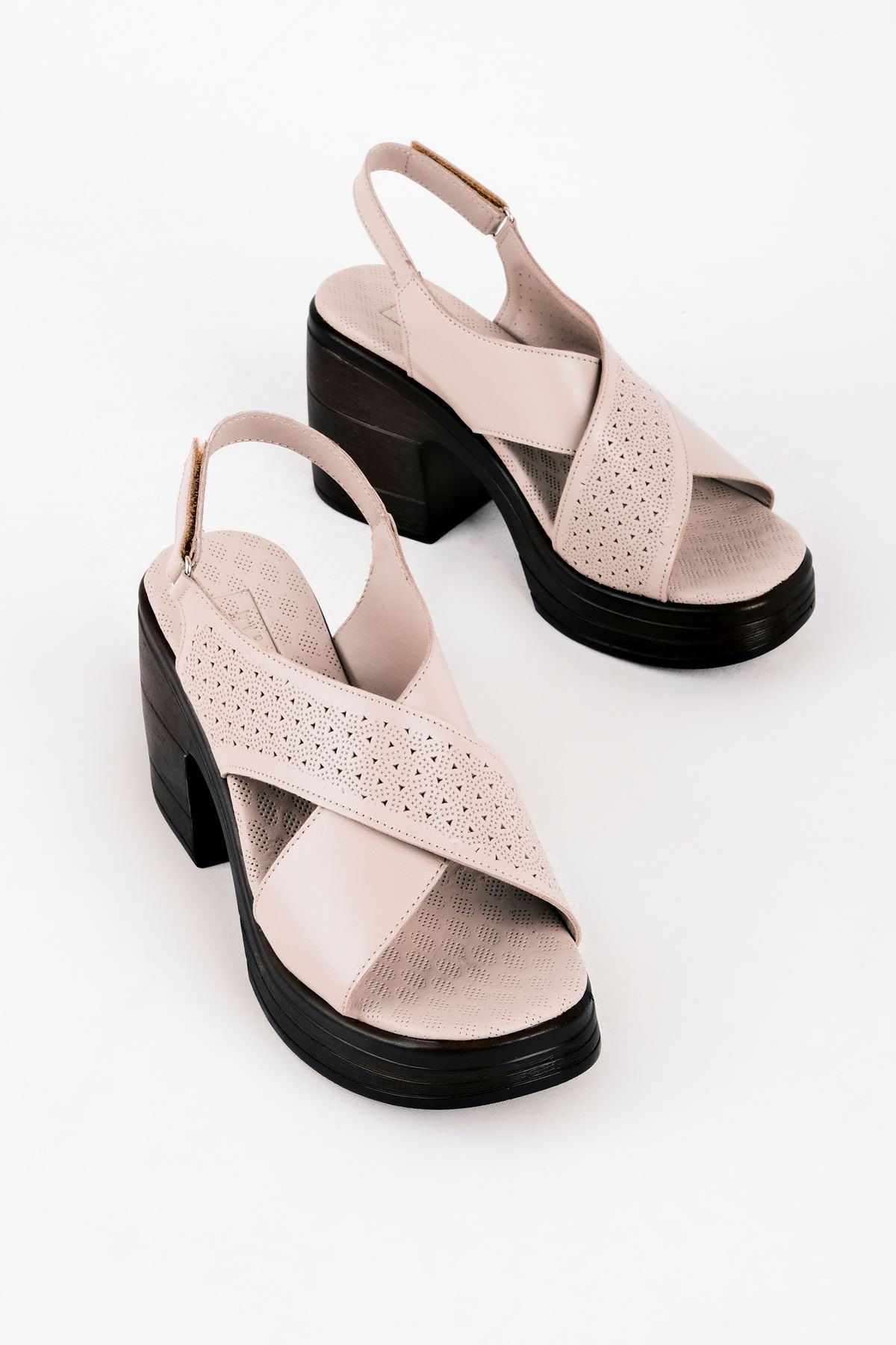 Femand Kadın Hakiki Deri Desenli Çapraz Bantlı Topuklu Ayakkabı