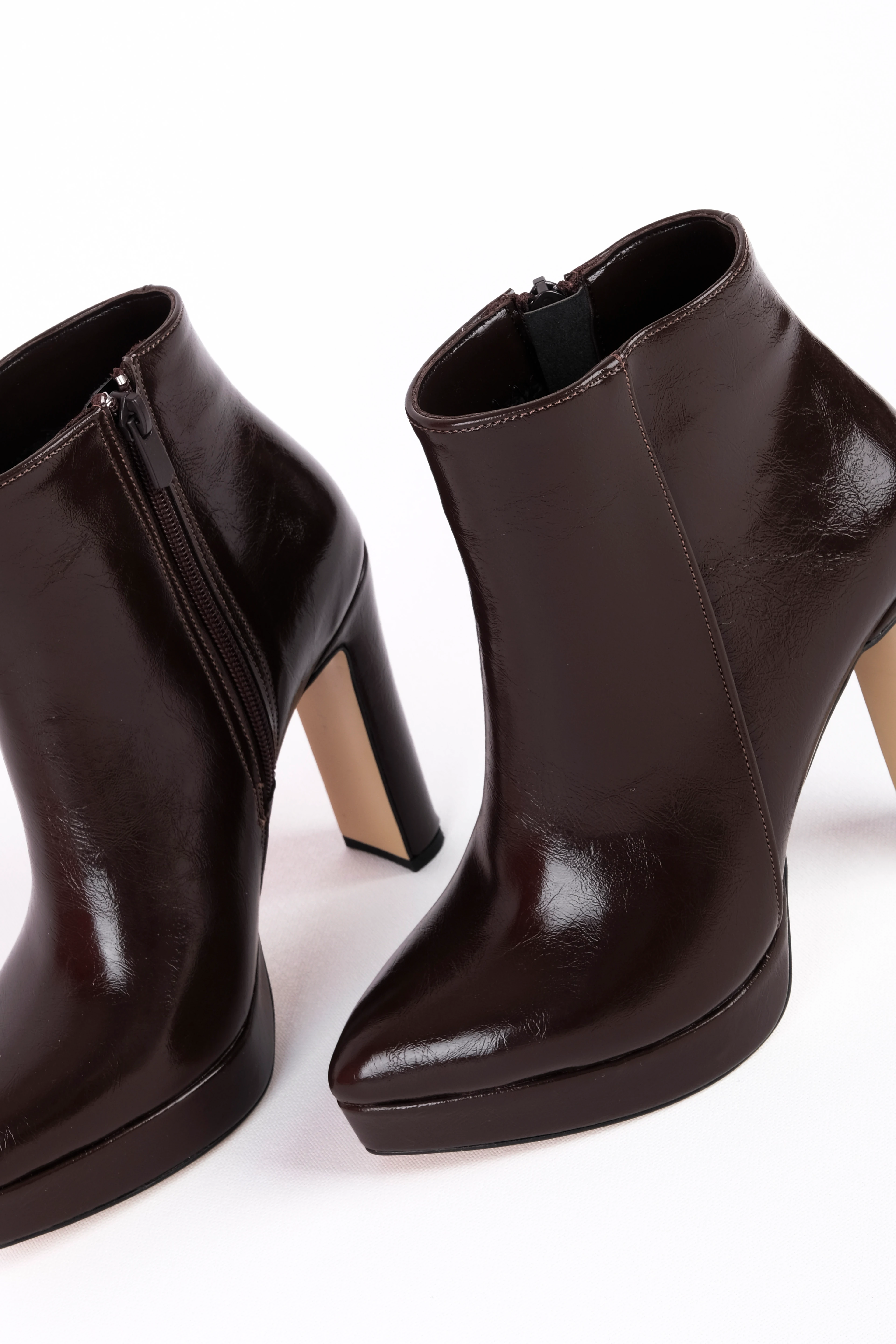 Camellia Kadın Yandan Dikiş Detaylı Sivri Burun Platform Topuklu Bot (B4236)