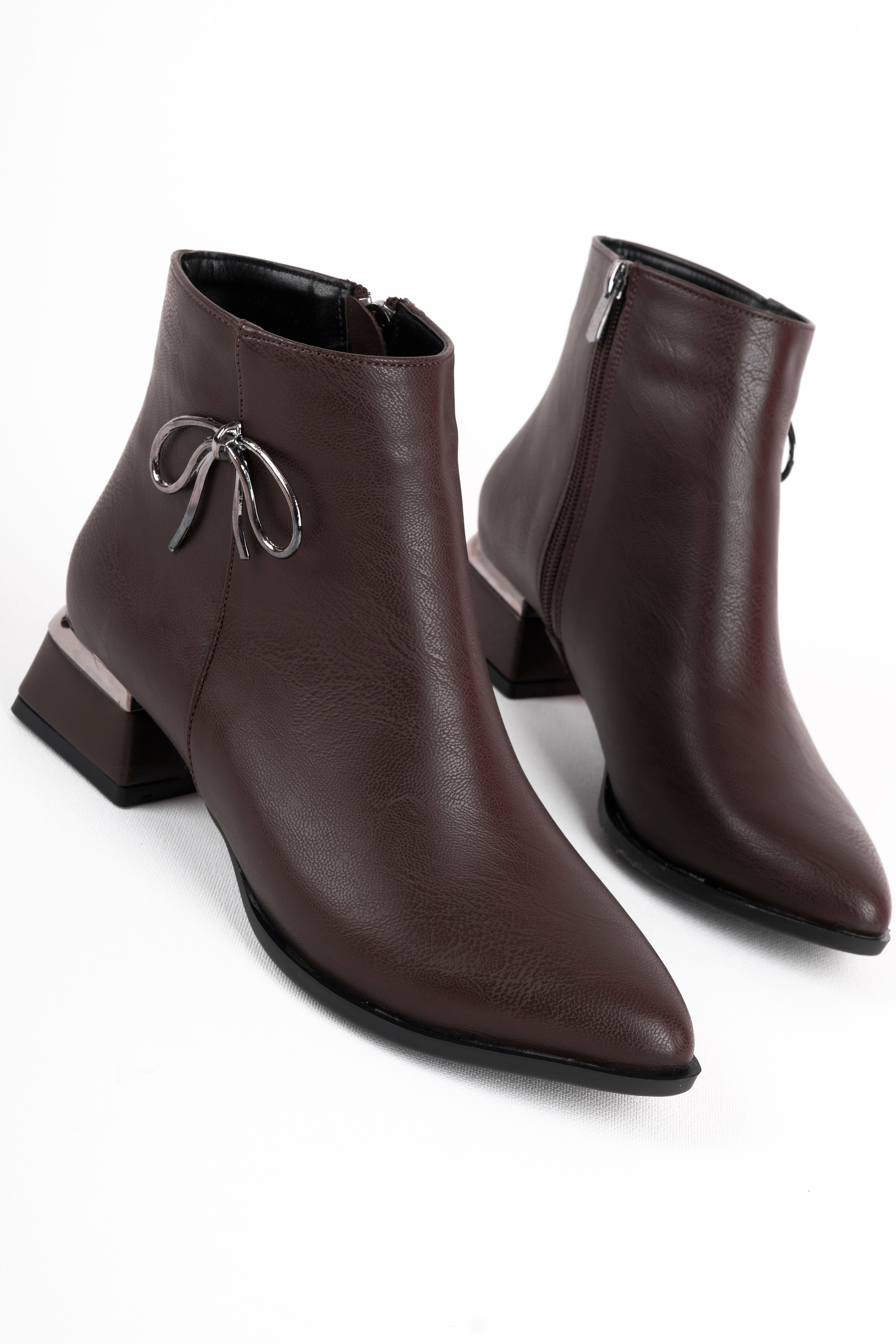 Aster KAdın Metal Kurdela Detaylı Bilek Boy Topuklu Bot(B4230)