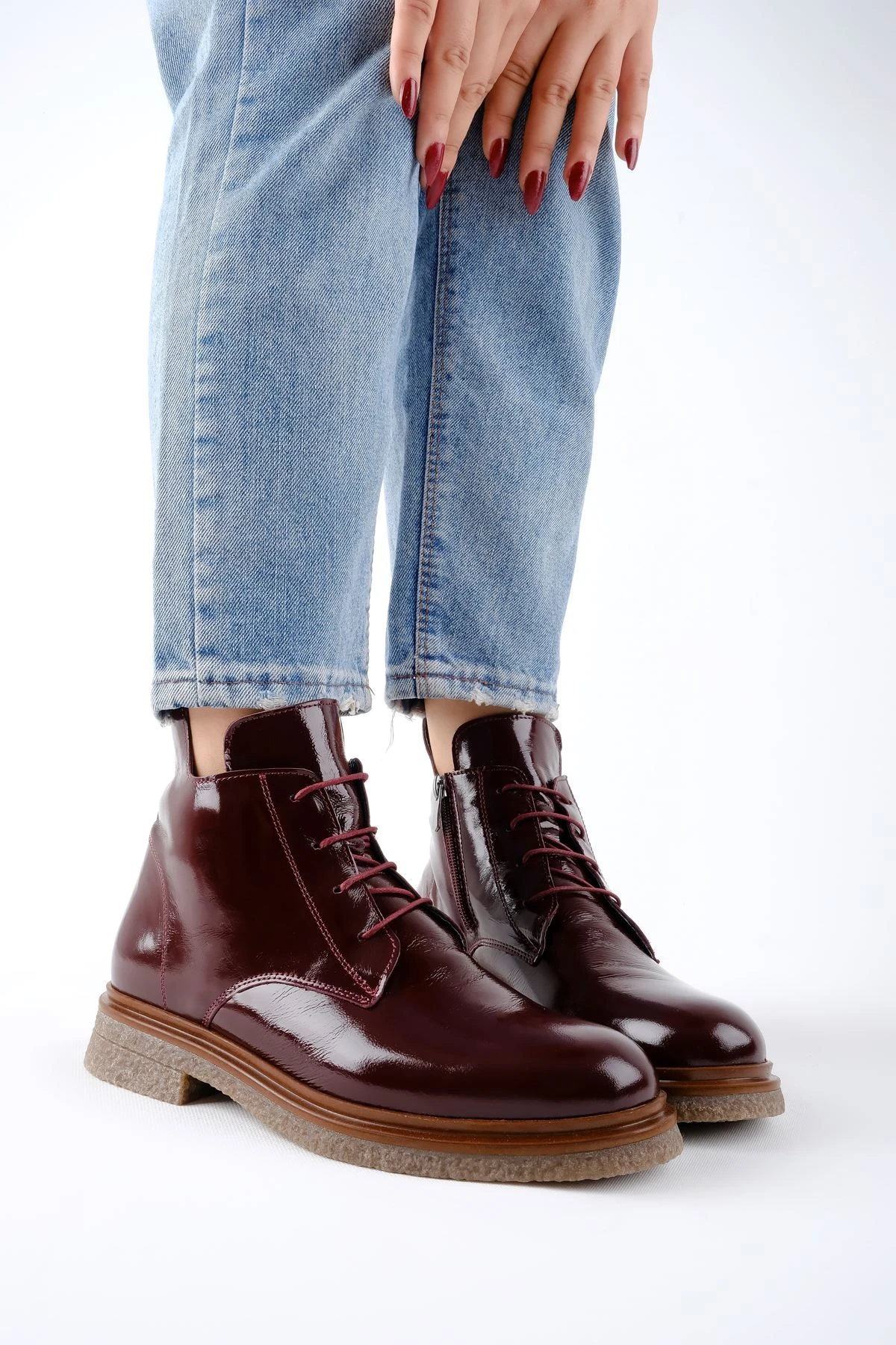 Zeta Kadın Hakiki Deri Bağcık Detaylı Fermuarlı Bot