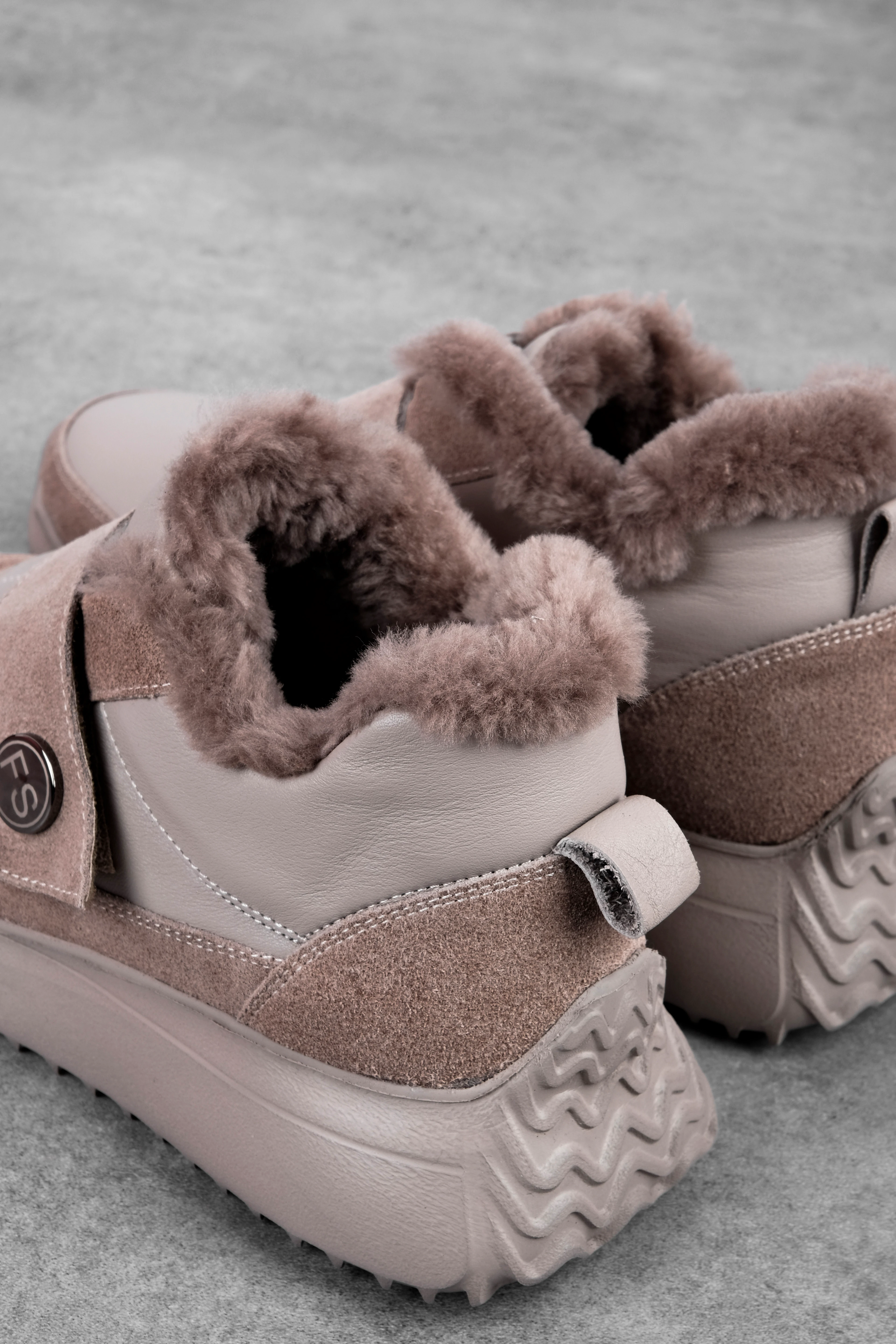 İdas Kadın Hakiki Deri Çırtçırt Detaylı İçi Tüylü Nubuk Spor Ayakkabı 4297 - S.VİZYON