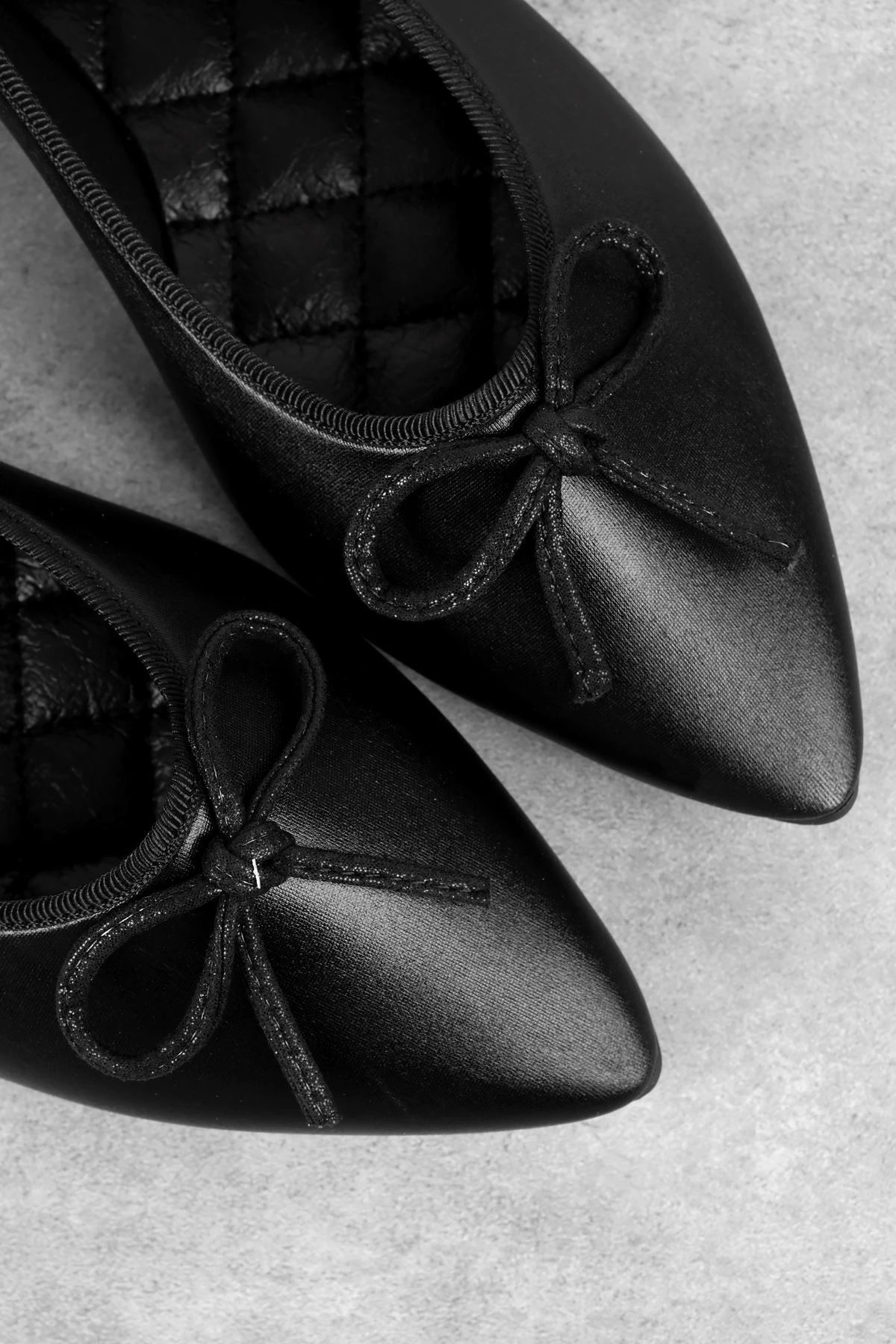 Joke Kadın Sivri Burunlu Kurdele Detaylı Babet Ayakkabı