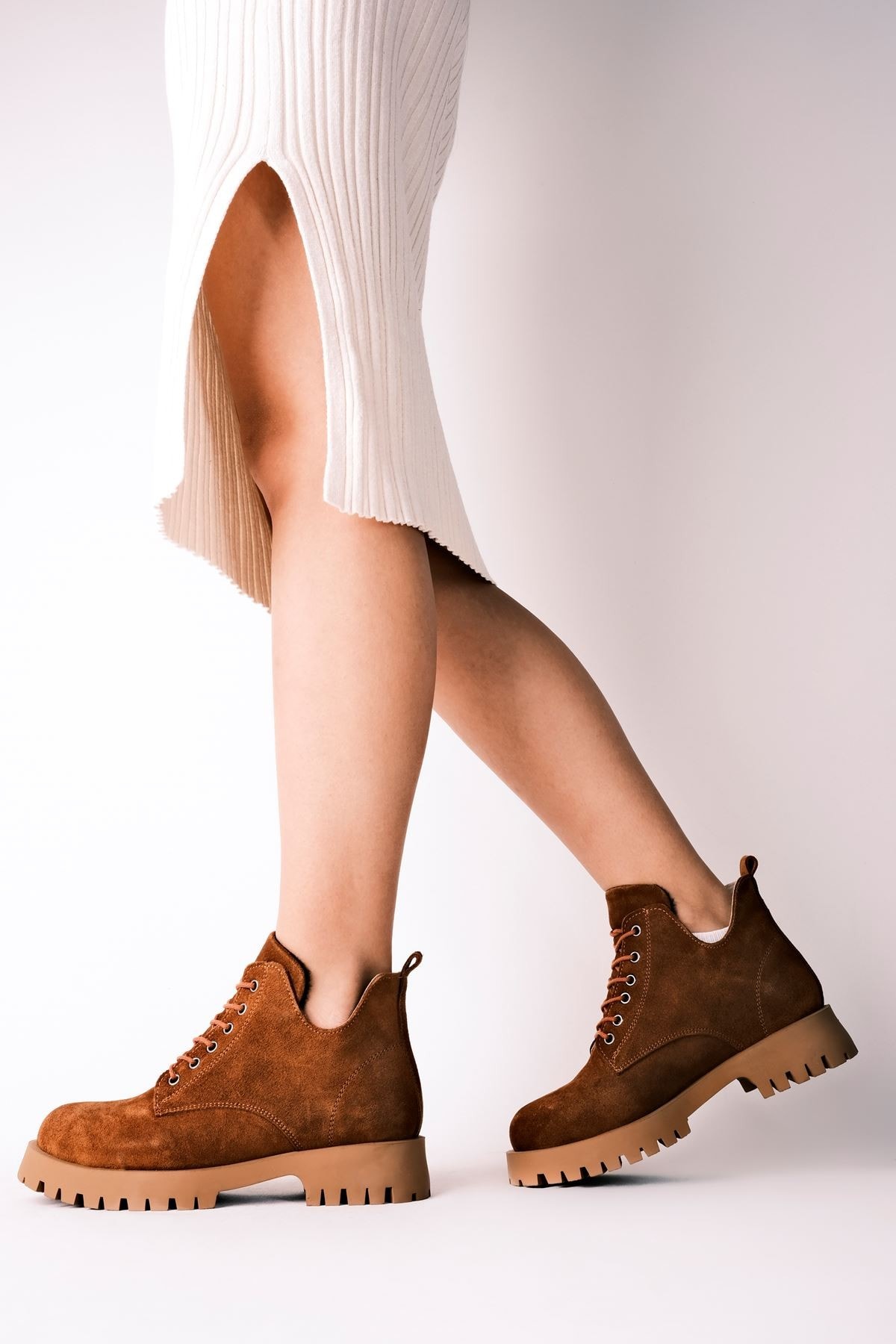 Dores Bağcık Detaylı Hakiki Deri Kadın Bilek Boy Bot