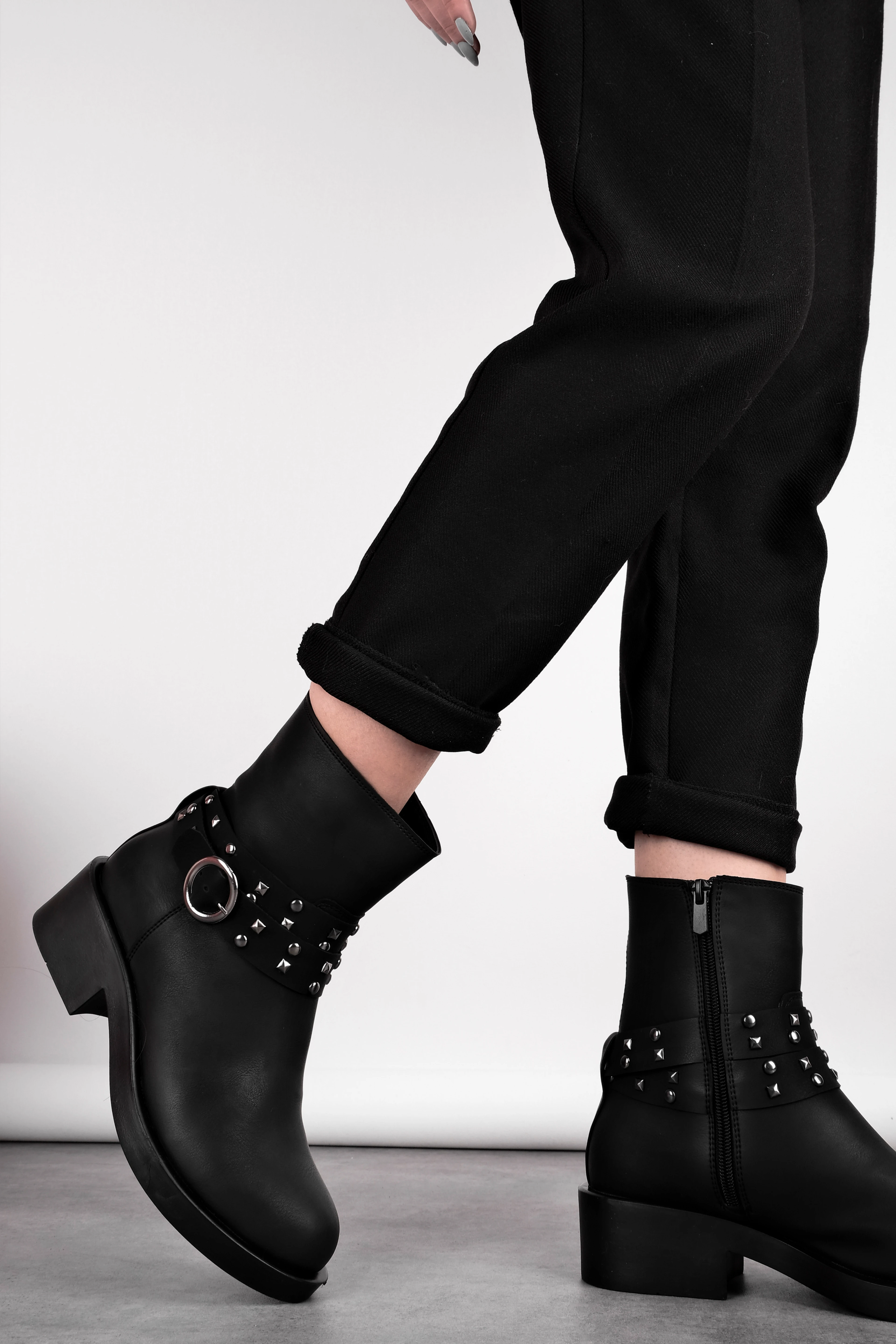 Literat Kadın Kemer Tokalı Zımba Detaylı Topuklu Bot 4299 - SİYAH