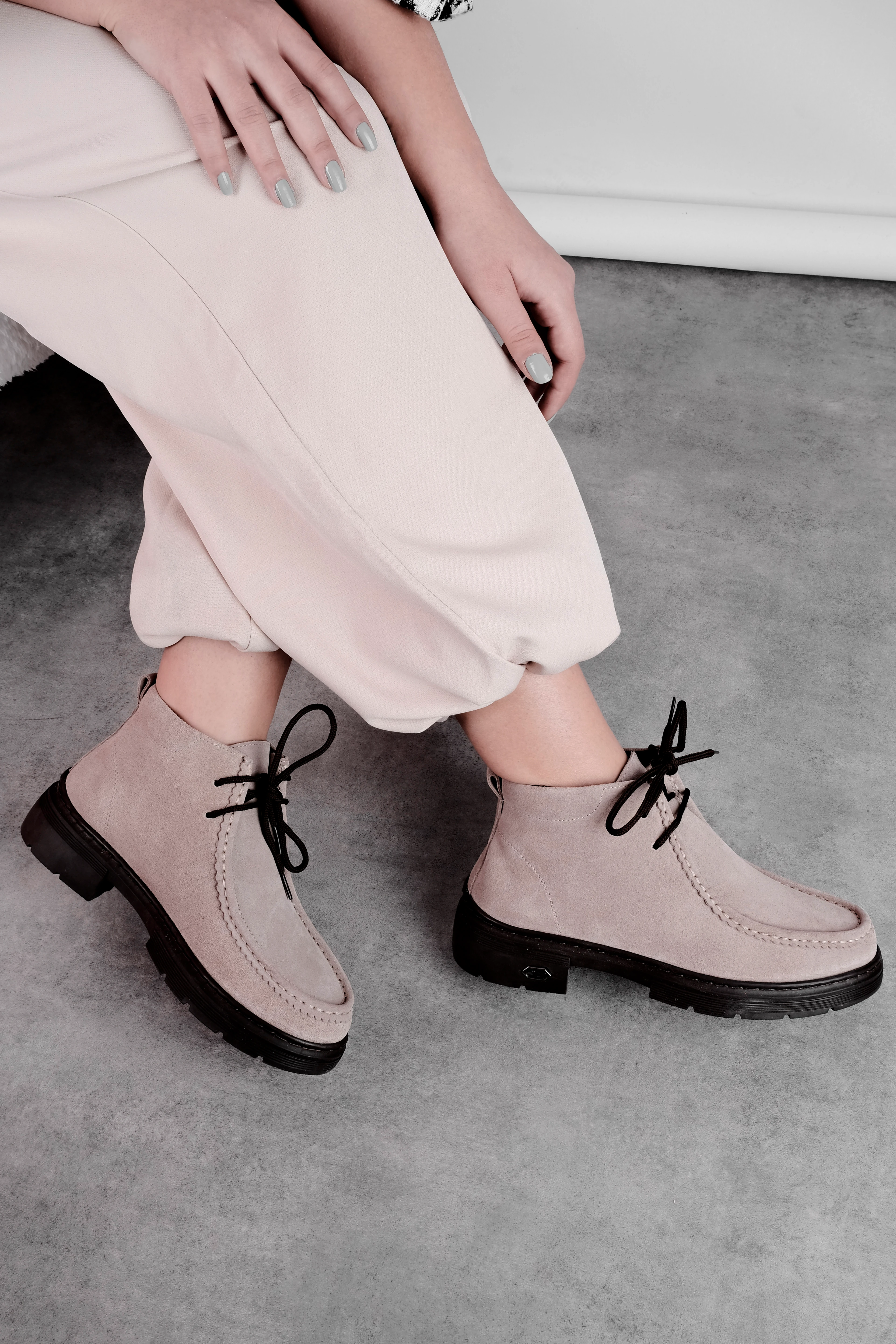 Phoka KAdın Hakiki Deri Dikişili Bağcıklı Bilek Boy Bot (B4281) - S.KREM