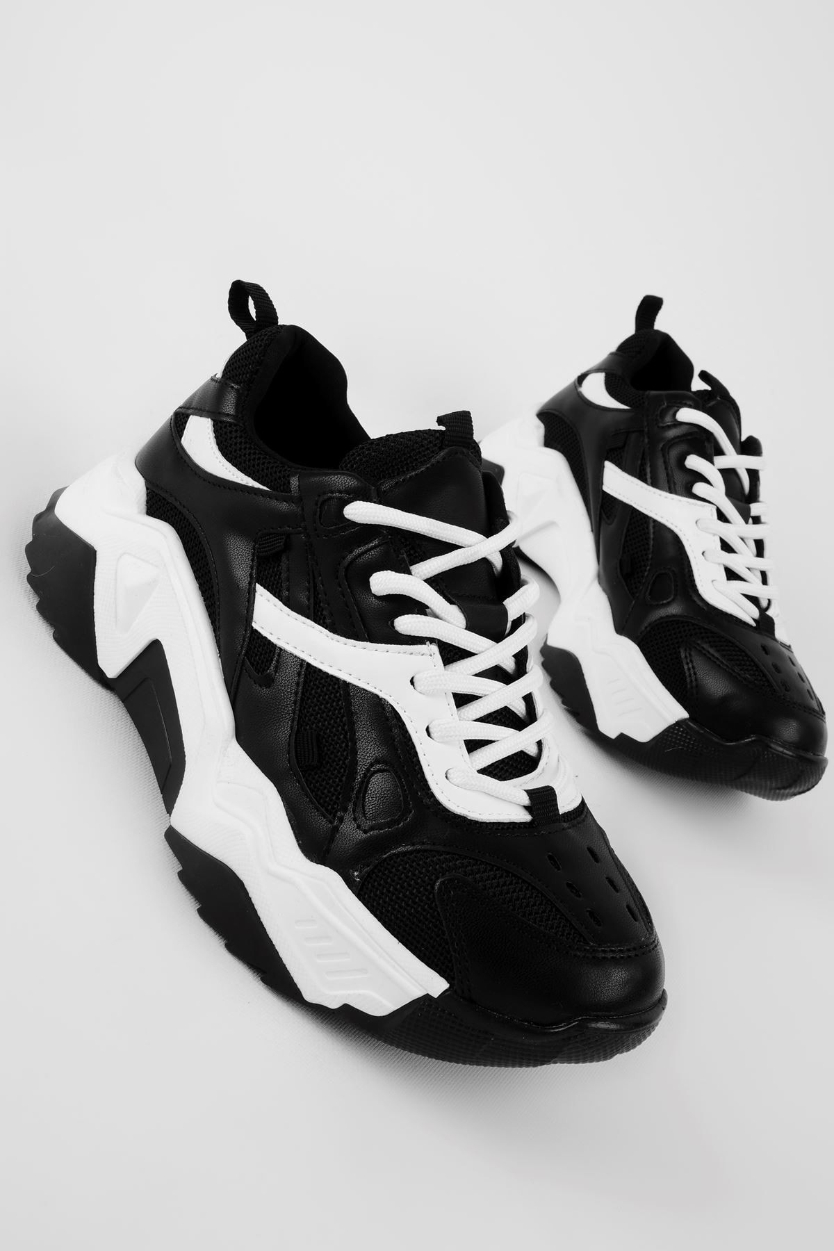 Rooter Kadın Hakiki Deri Bağcıklı Kalın Tabnlı Spor Ayakkabı 4127 - siyah