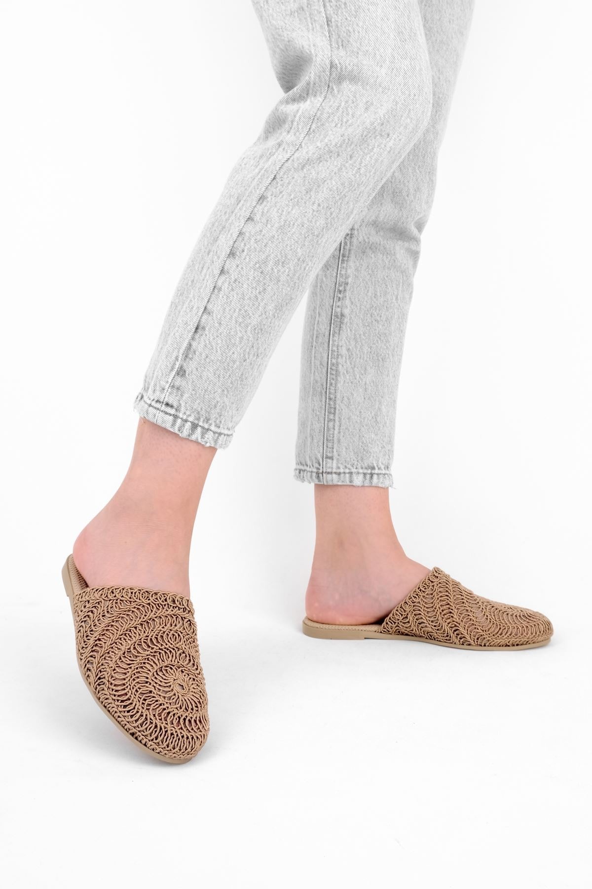 Modern Kadın Kapalı Hasır Terlik