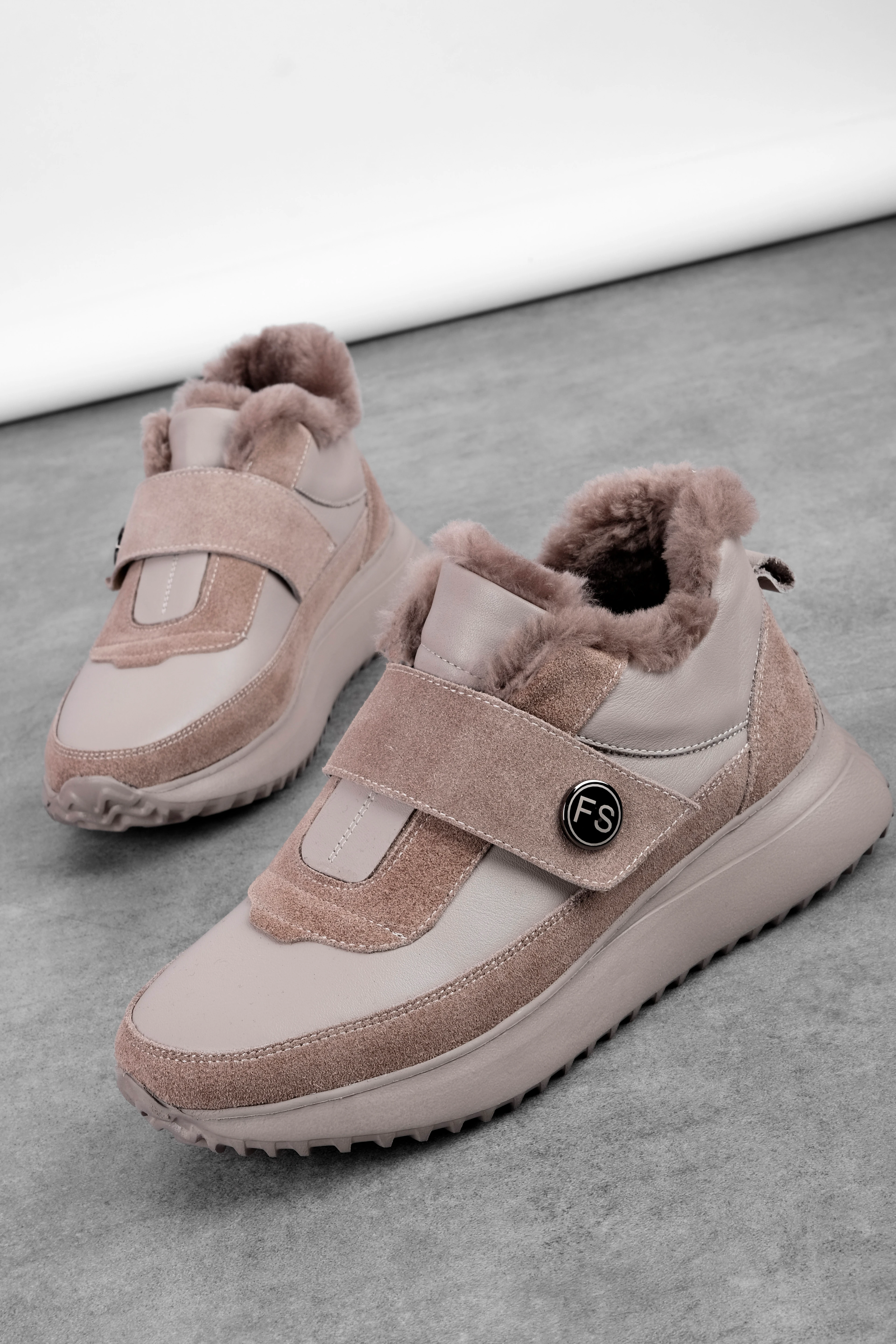 İdas Kadın Hakiki Deri Çırtçırt Detaylı İçi Tüylü Nubuk Spor Ayakkabı 4297 - S.VİZYON