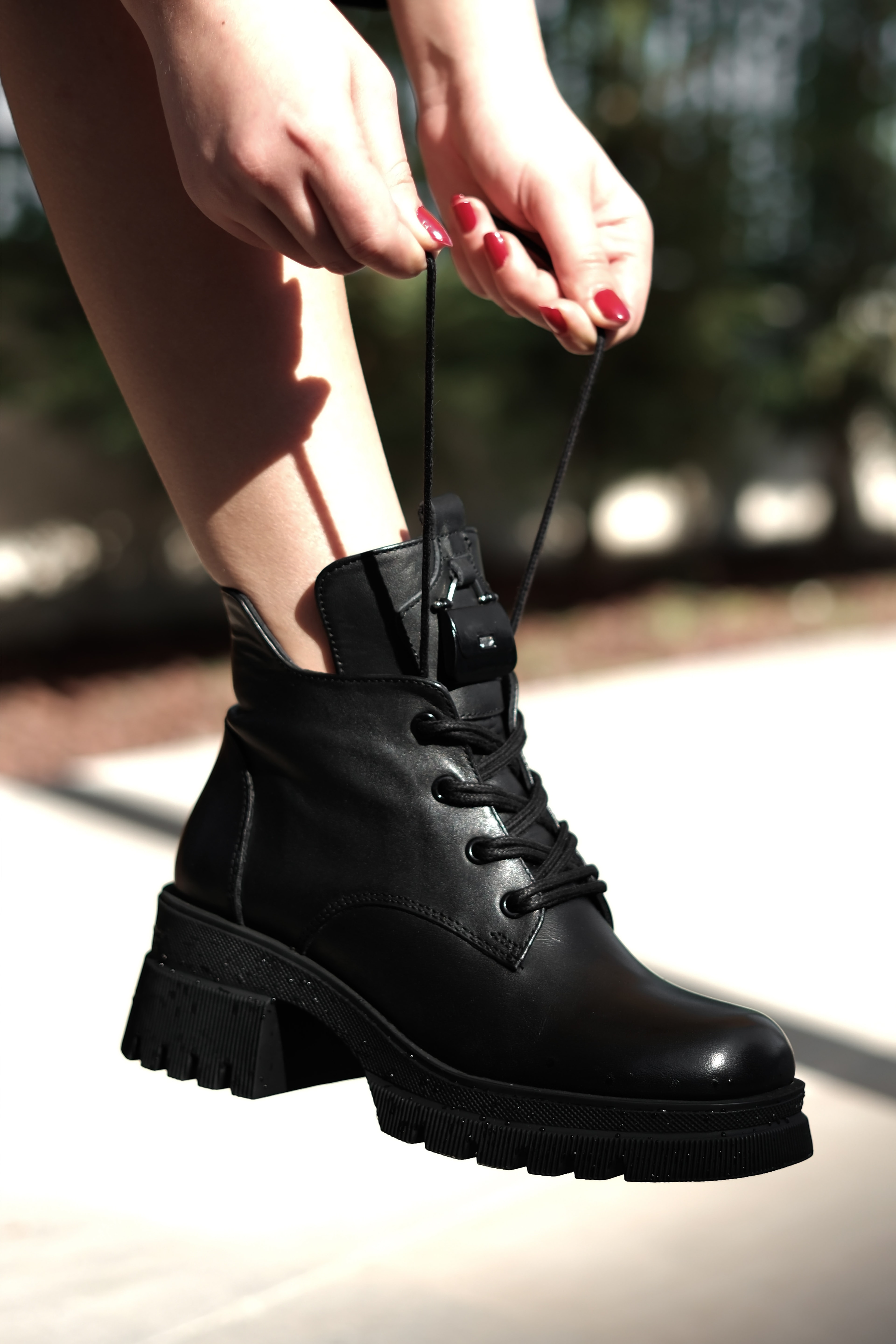 South Kadın Hakiki Deri Bağcıklı Çanta Toka Detaylı Topuklu Bot b4222 - SİYAH