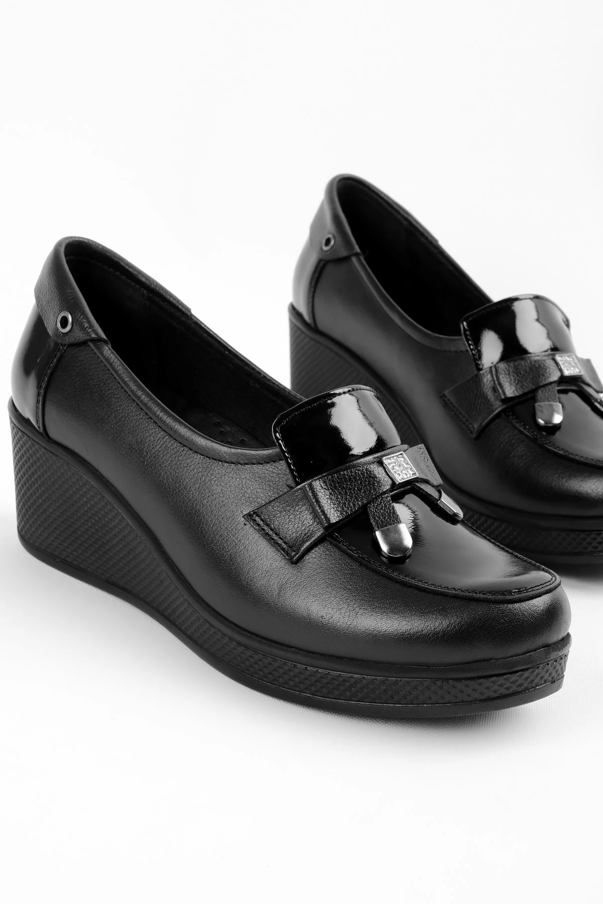 Puffi Kadın Hakiki Deri Kurdela Detaylı Dolgu Topuklu Ayakkabı