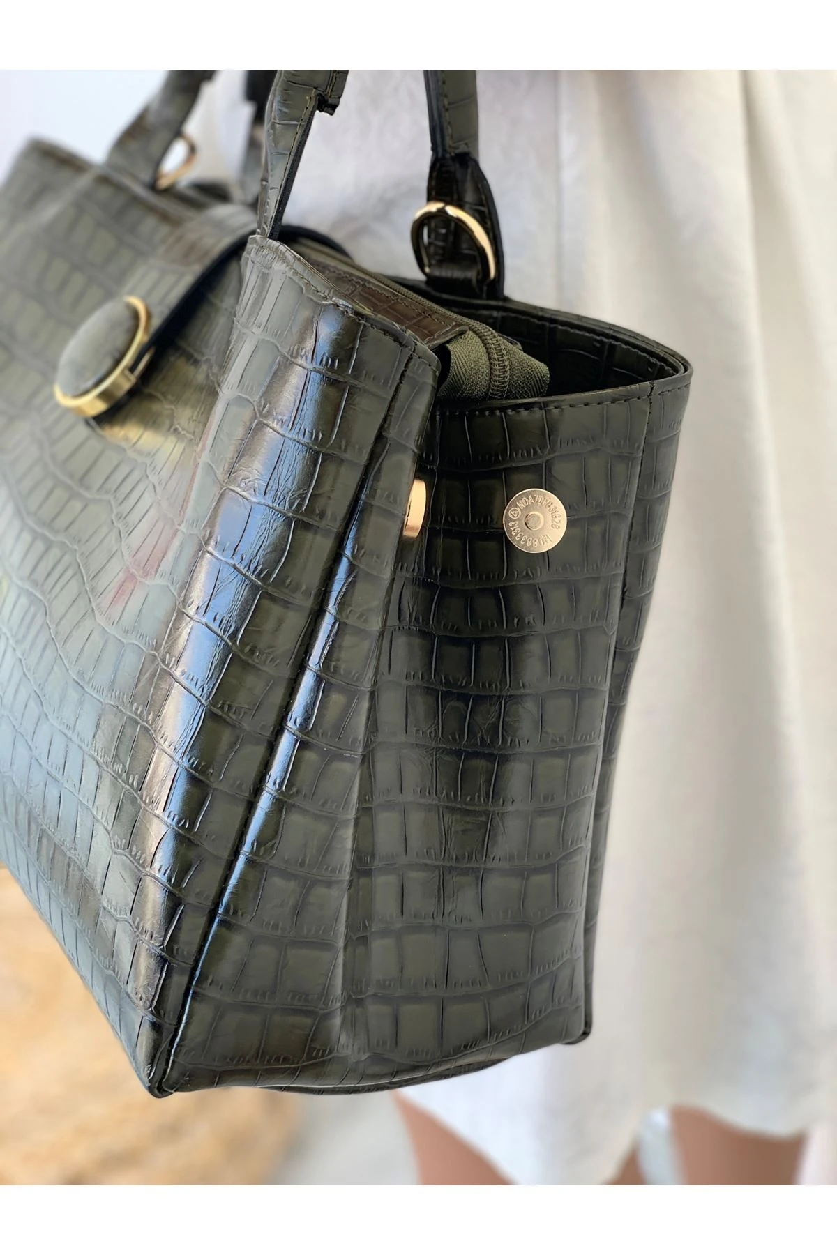 Düğmeli Büyük El Çantası