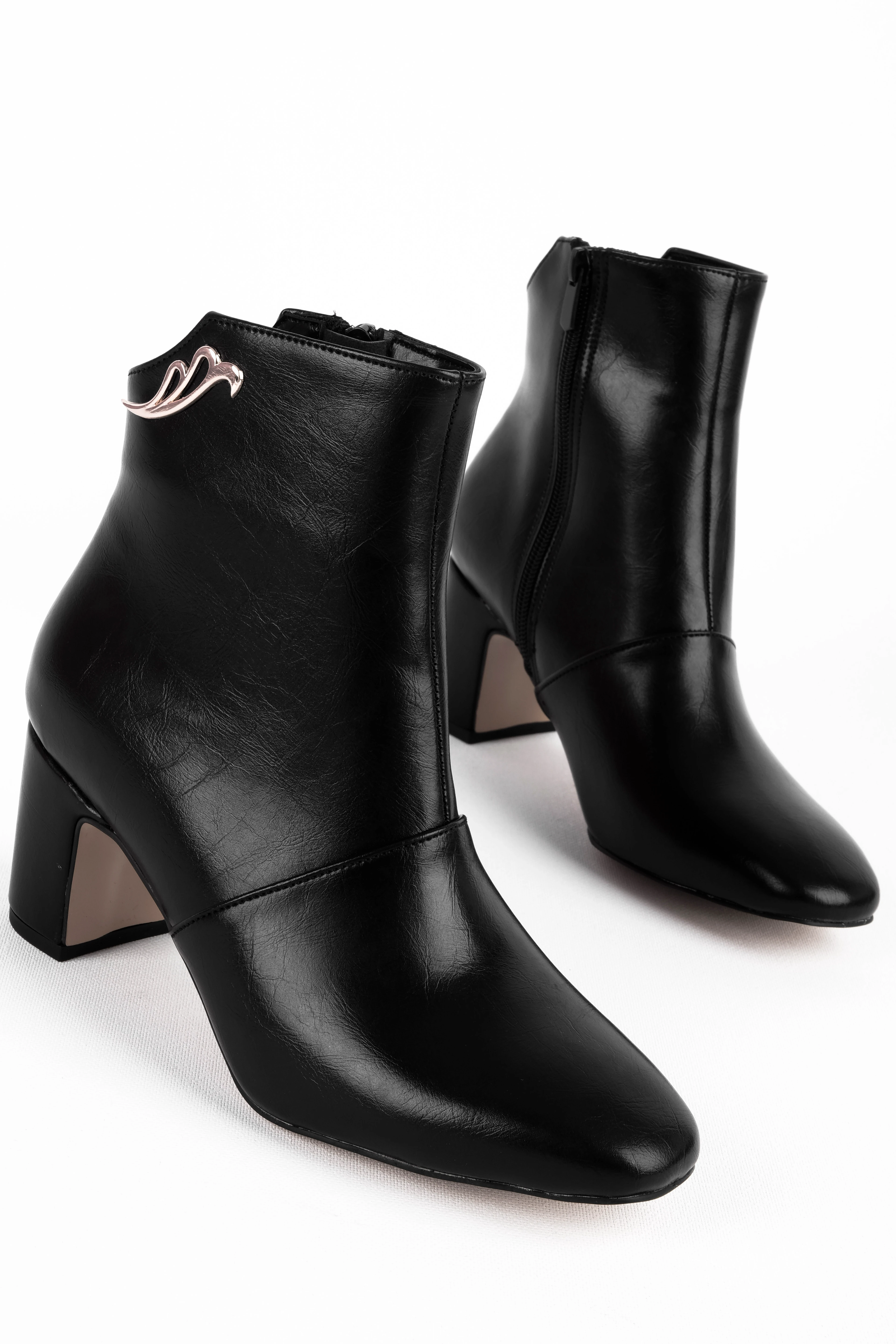 Majority Kadın Küt Burunlu Gold Toka Detaylı Topuklu Bot 4253 - SİYAH