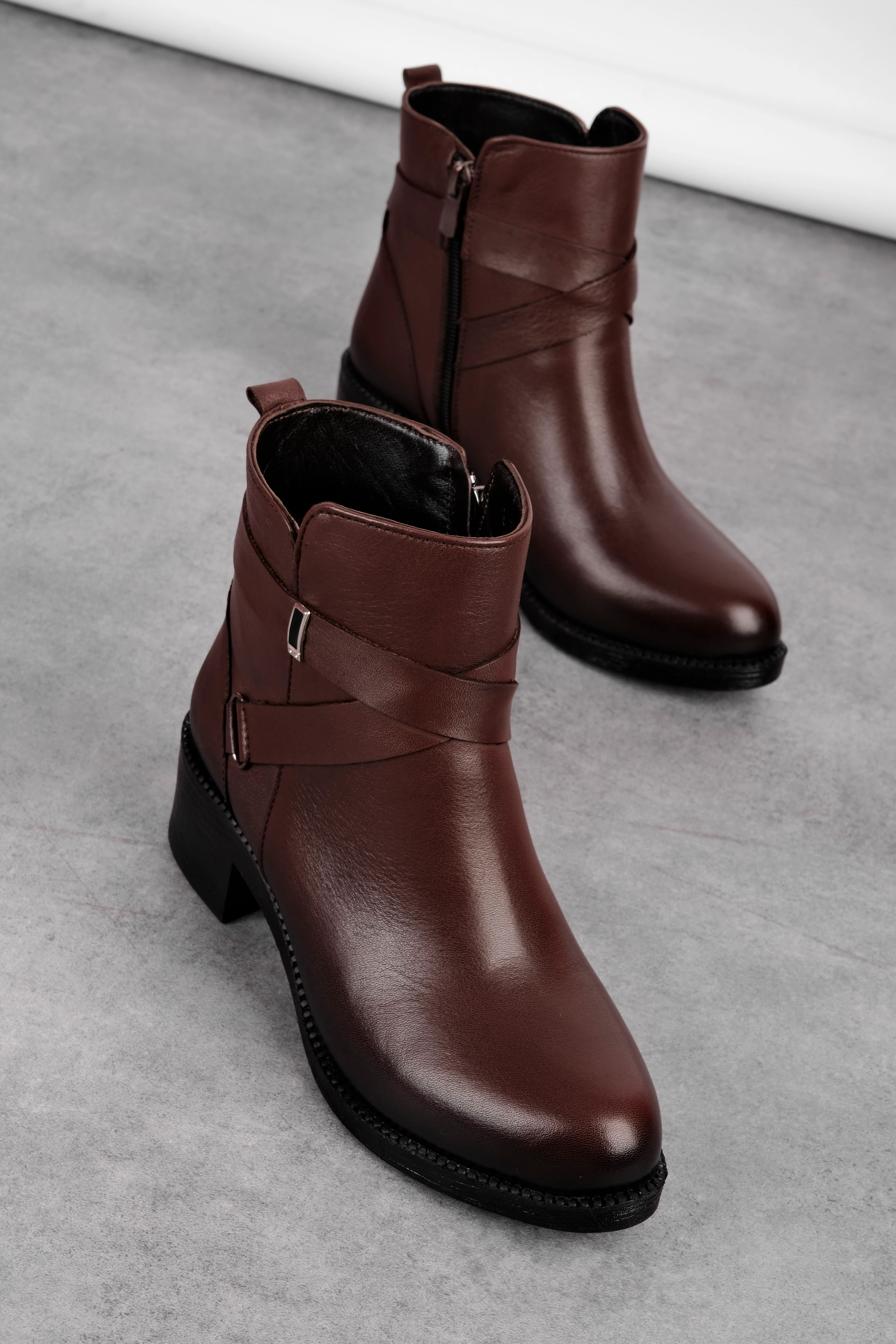 Ease Kadın Hakiki Deri Kemer Toka Detaylı Topuklu Bot 4310 - KAHVERENGİ