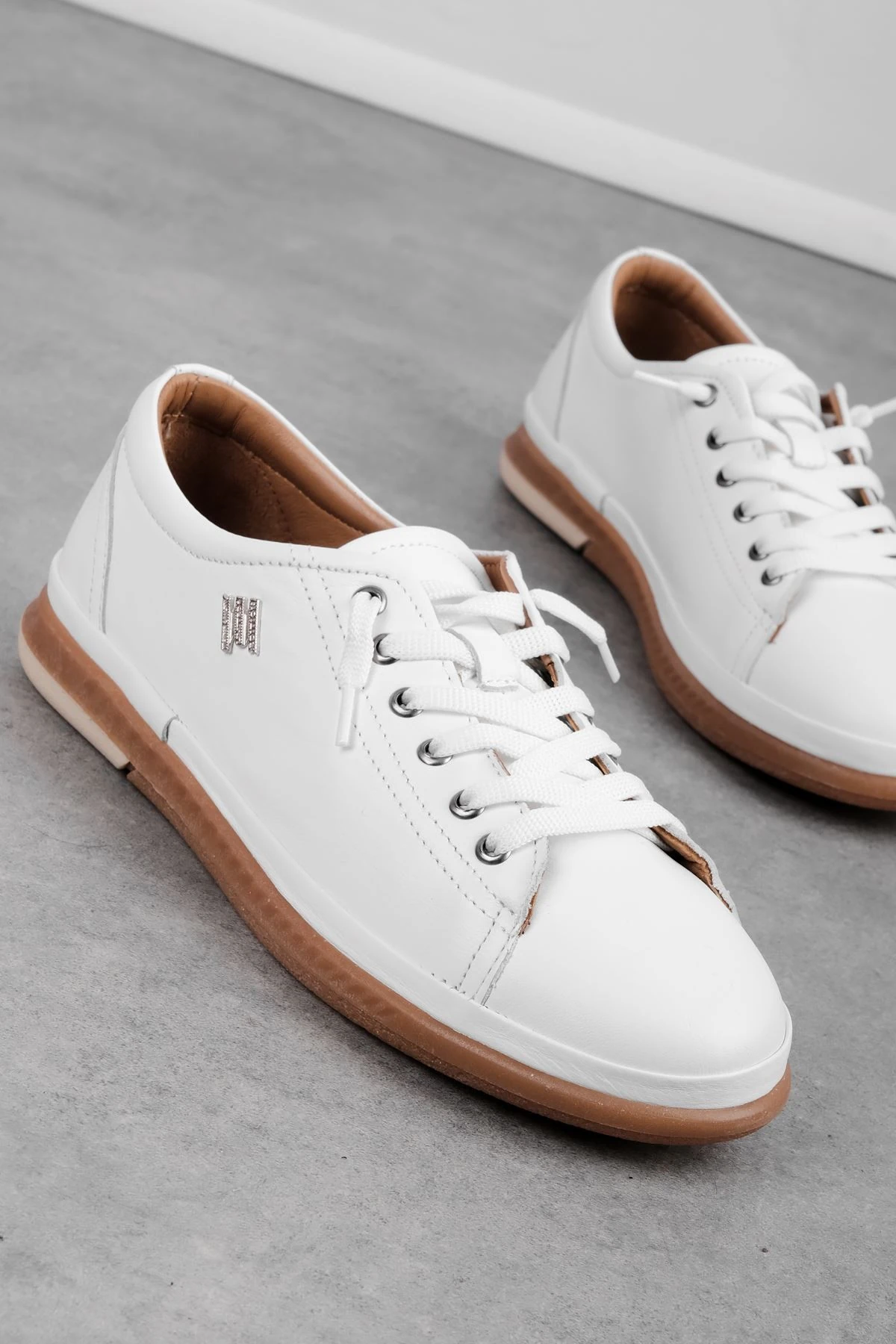 Merib Kadın Hakiki Deri Bağcıklı Küçük Toka Detaylı Günlük Ayakkabı