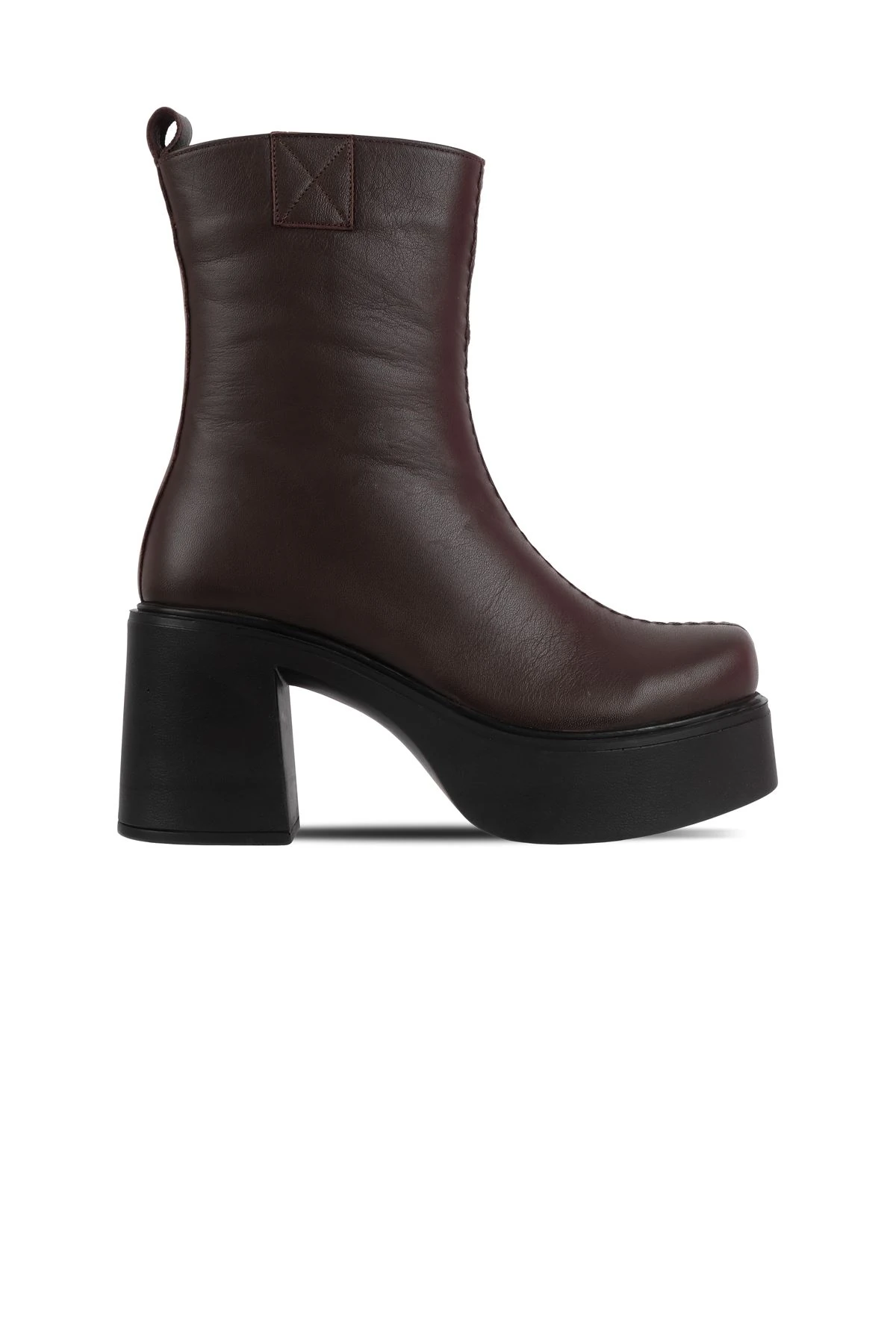 Divers Kadın Hakiki Deri Küt Burunlu Dikiş Detaylı Fermuarlı Topuklu Bot