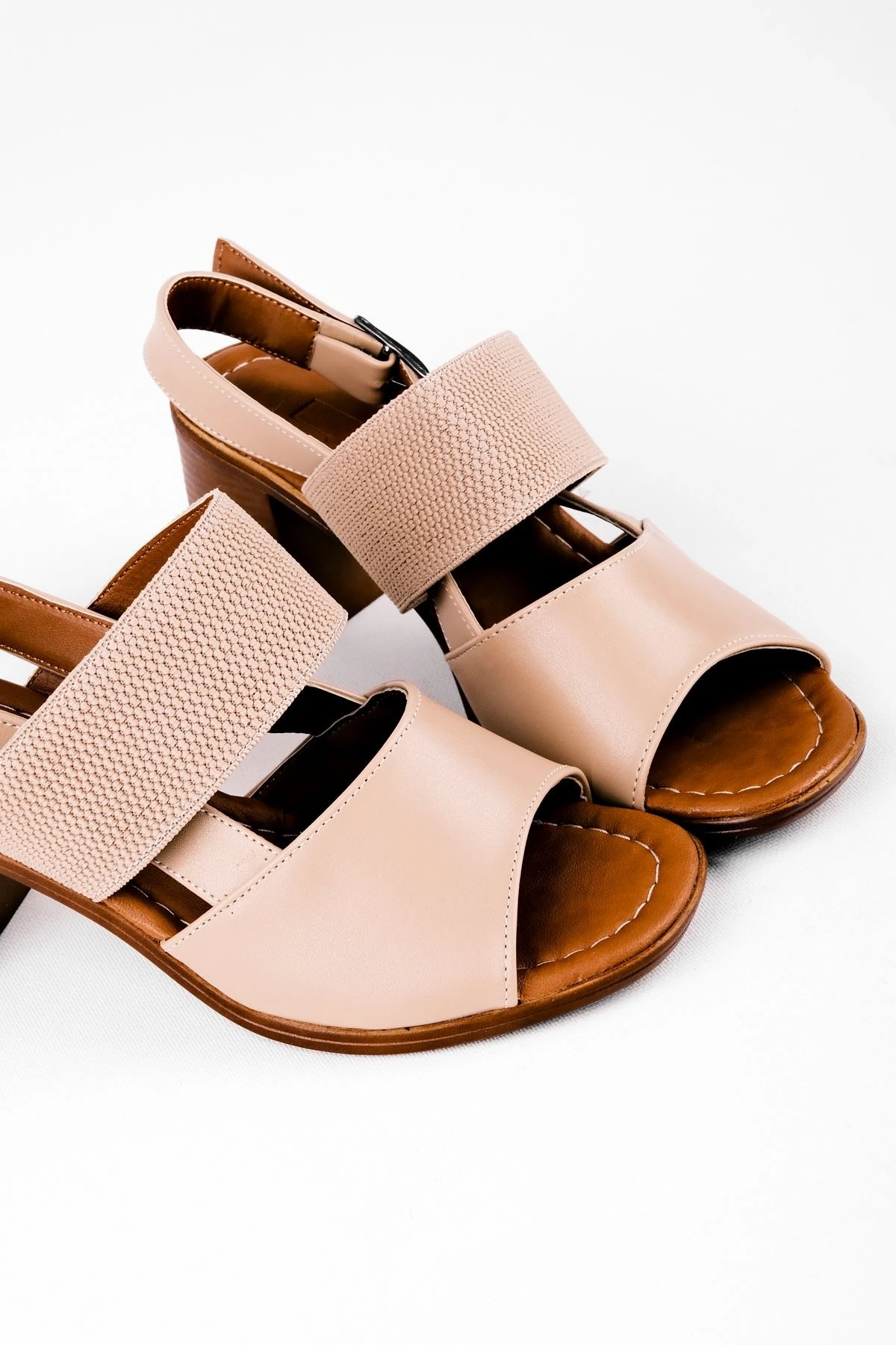 New Kadın Topuklu Ayakkabı Lastik detaylı