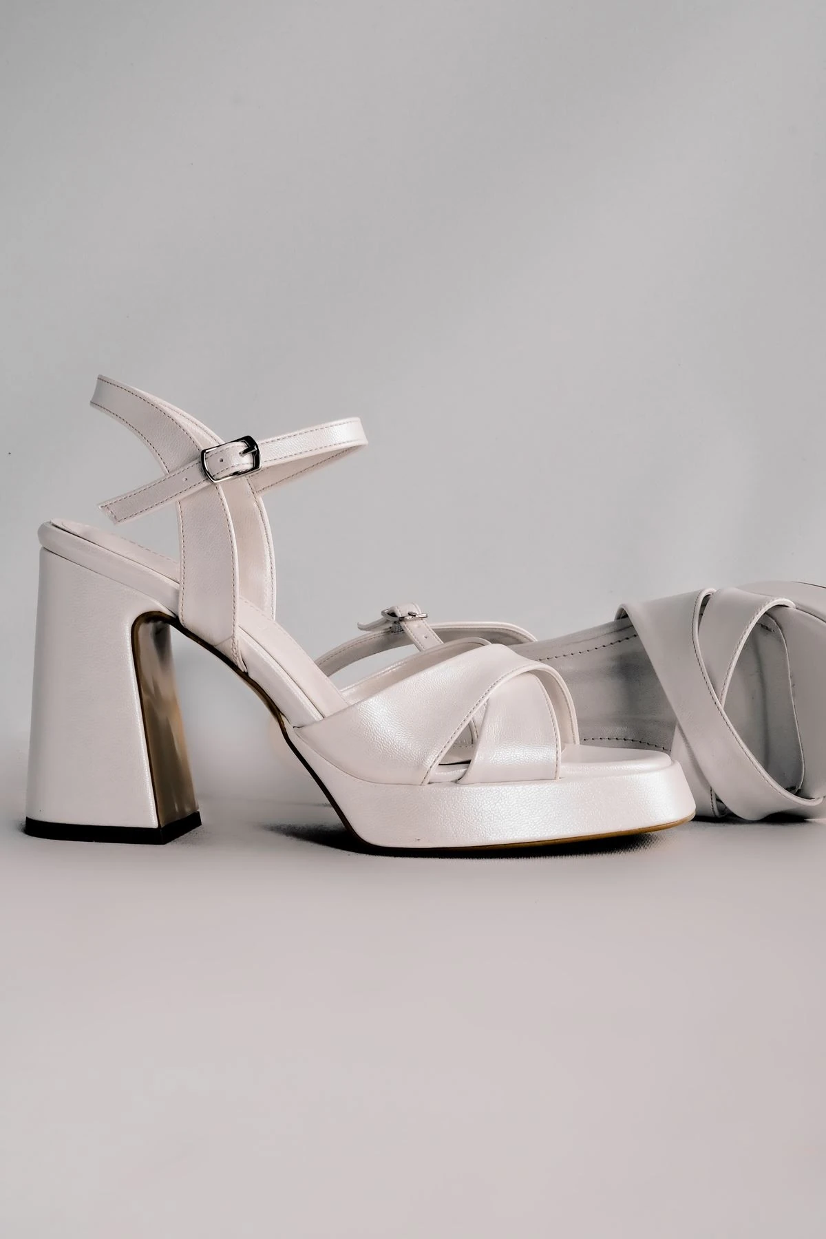 Duphe Kadın Topuklu Ayakkabı Önü Çapraz geçmeli