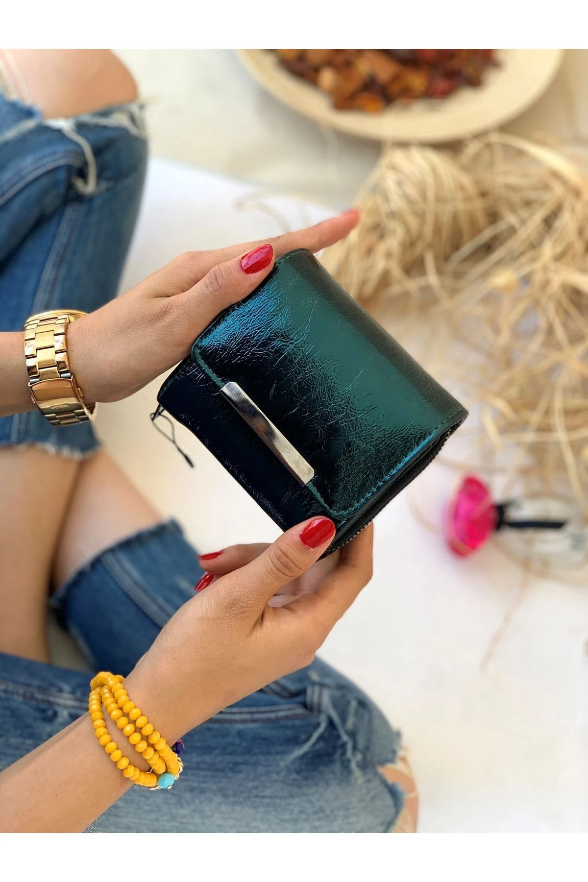 ÖNÜ MENTALLİ PARLAK CÜZDAN