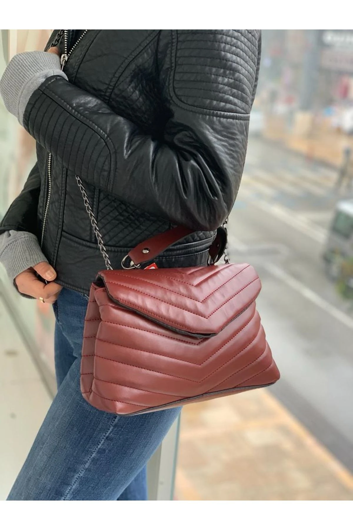 V DESENLİ BAYAN ÇAPRAZ ÇANTA