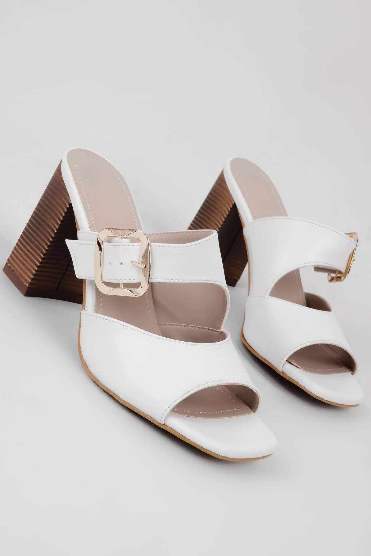 Oreta KAdın Çift Bantlı Toka Detaylı Topuklu Terlik