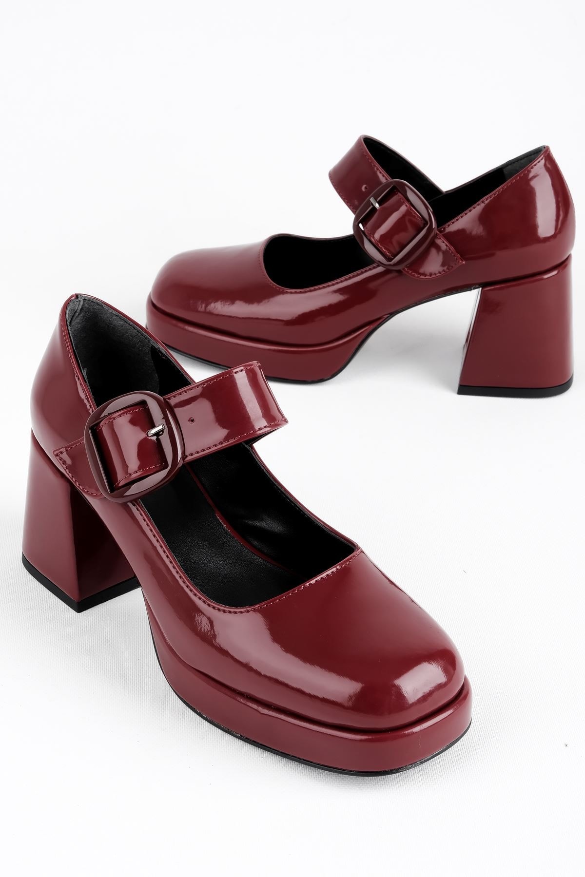 Narvos Kadın Tek Bant Detaylı Yüksek Taban Kalın Topuklu Ayakkabı