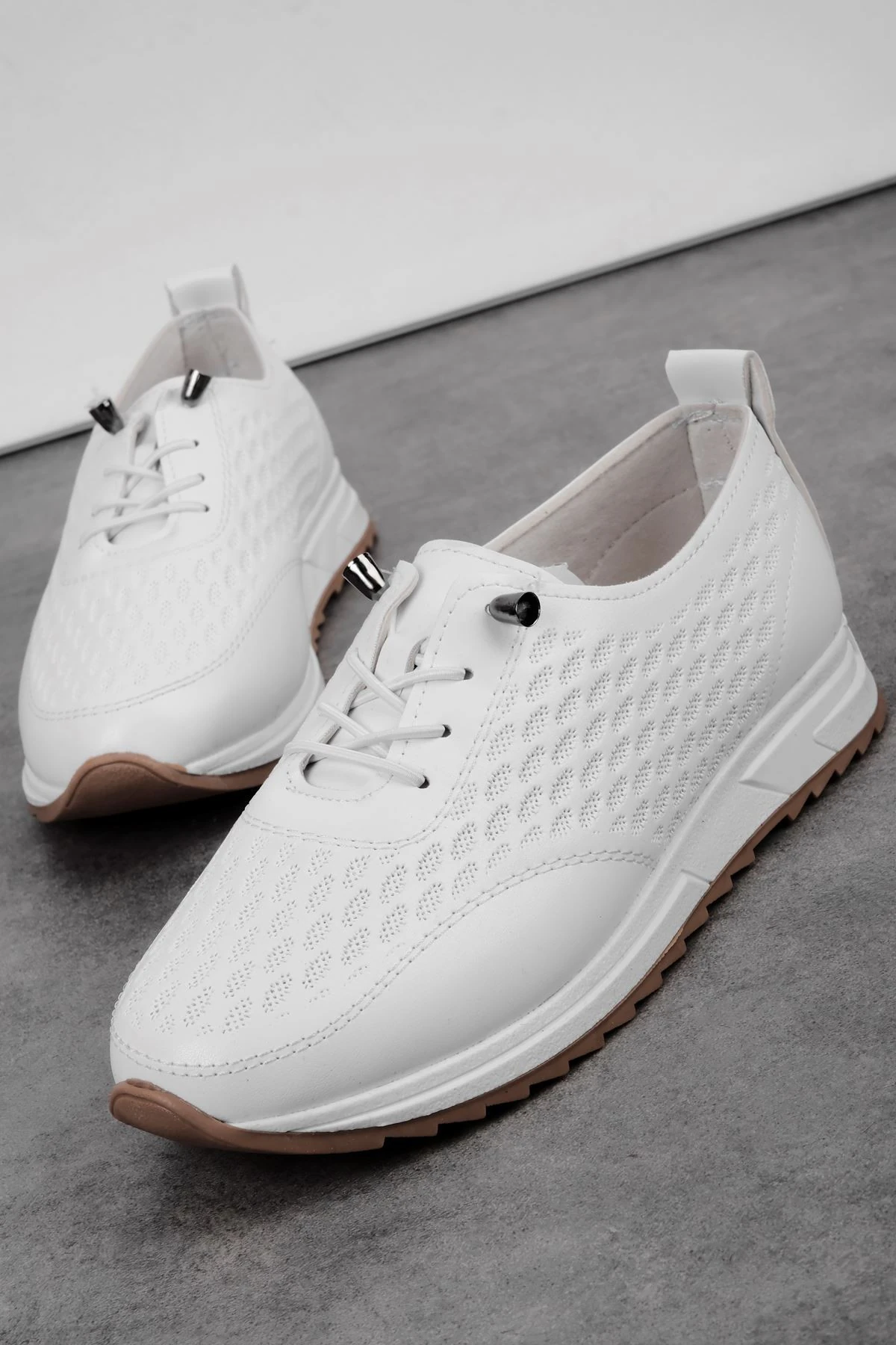 Lavin Kadın Desen Detaylı Lastik Bağcıklı Günlük Ayakkabı