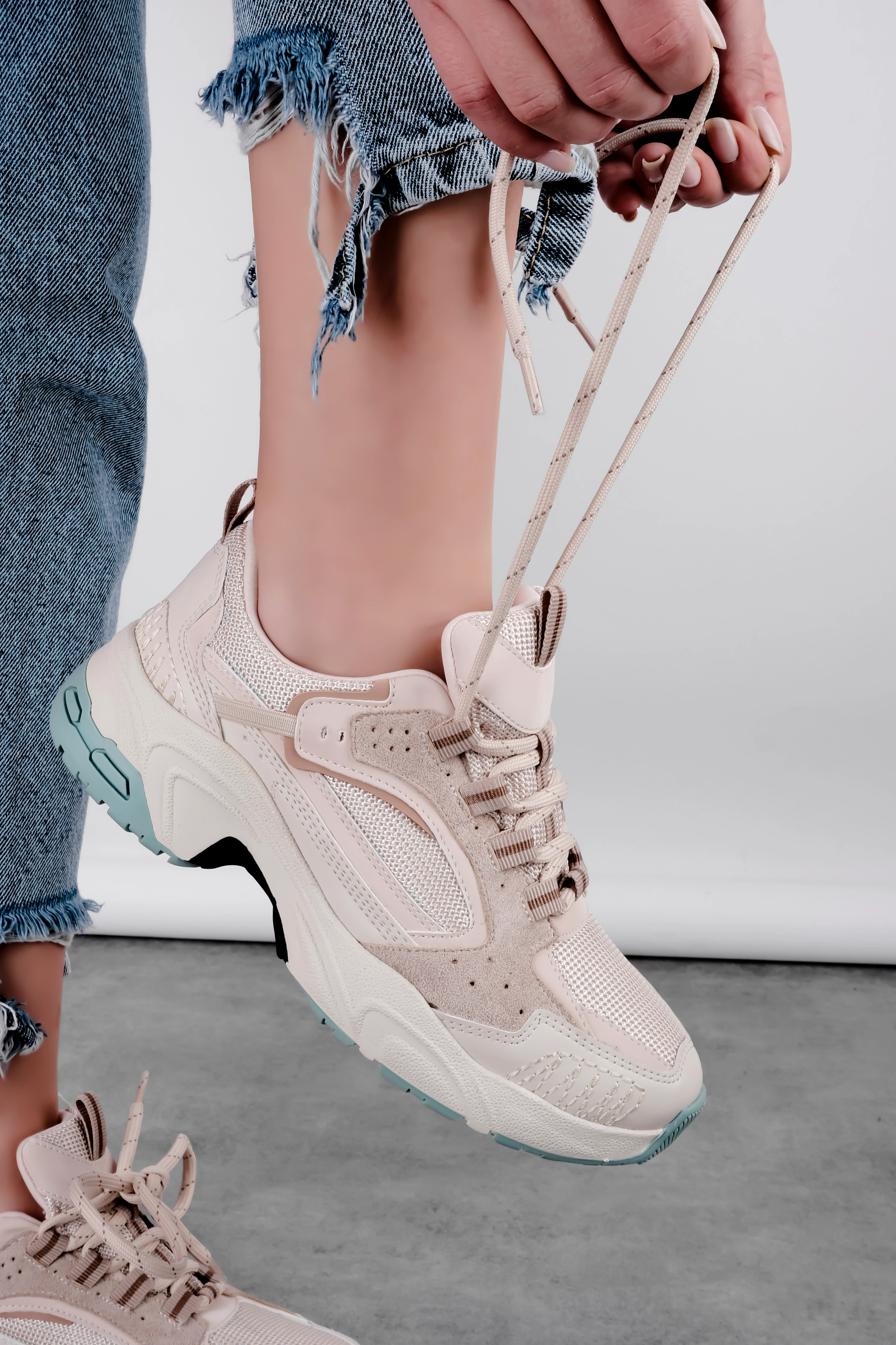 Eleanor Kadın Kenarlarından Dikiş Detaylı Bağcıklı Spor Ayakkabı - Krem