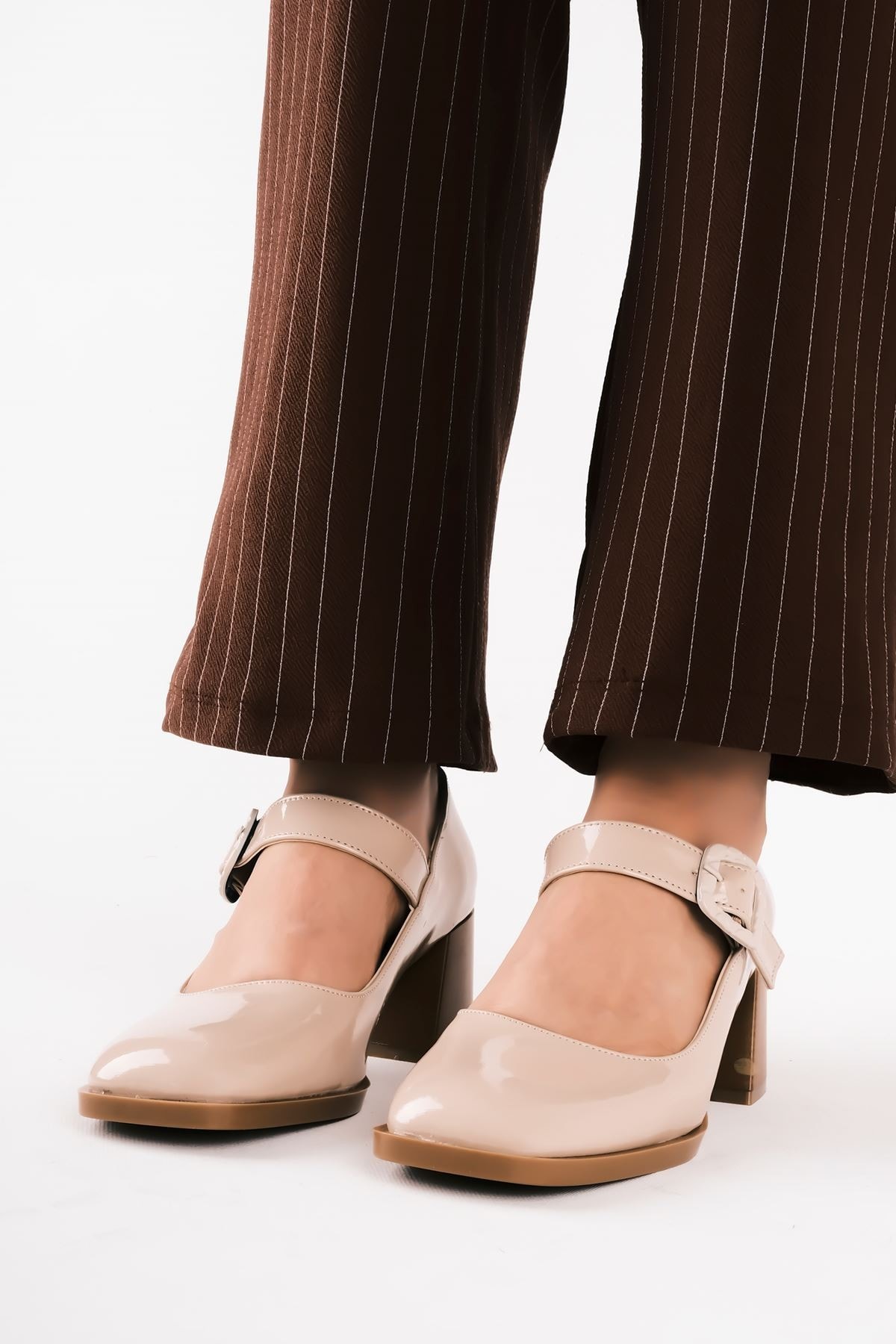 Connor Kadın Küt Burunlu Tek Bant Detaylı Topuklu Ayakkabı