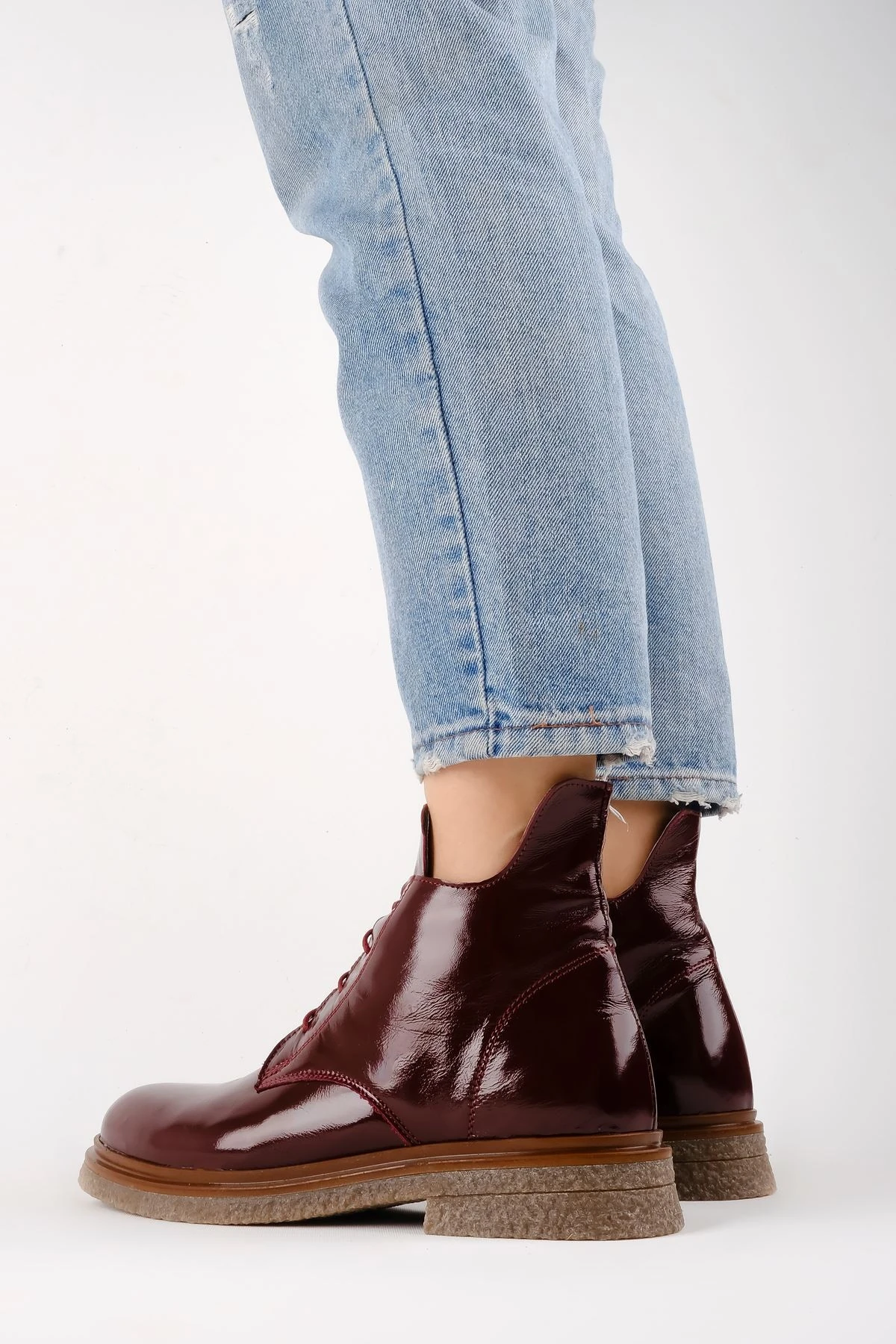 Zeta Kadın Hakiki Deri Bağcık Detaylı Fermuarlı Bot