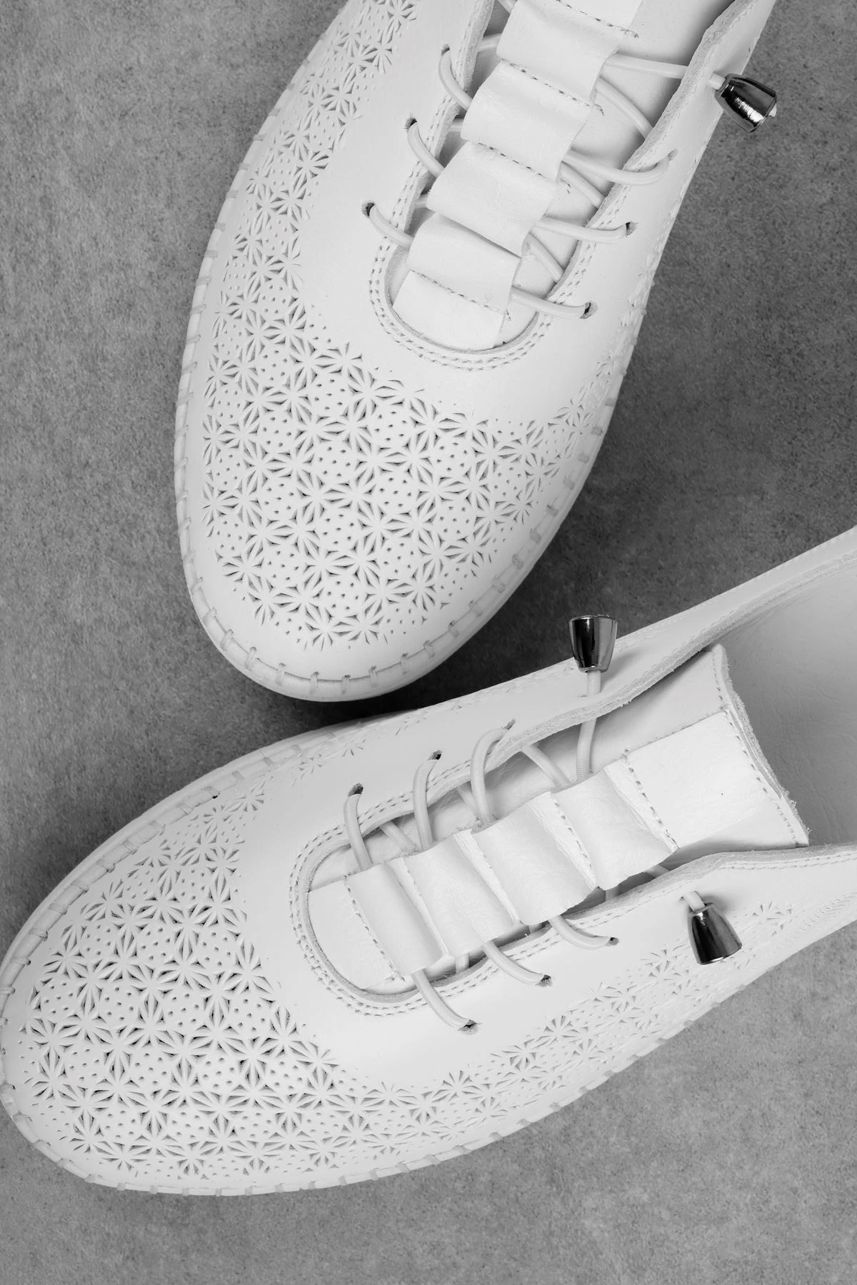 Viento Kadın Hakiki Deri Çiçek Desenli Bağcıklı Günlük Ayakkabı