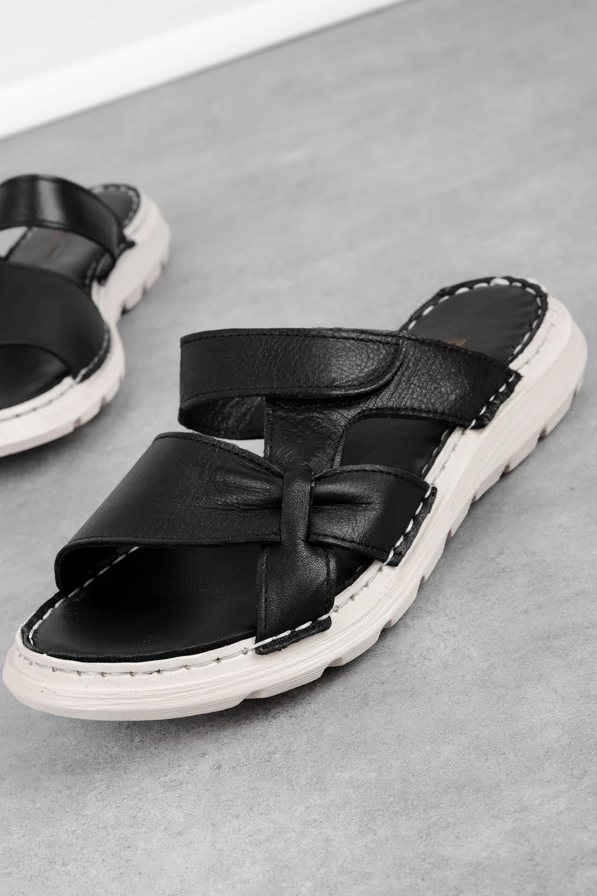 Vetebo Kadın Hakiki Deri Cırt Cırt Detaylı Terlik