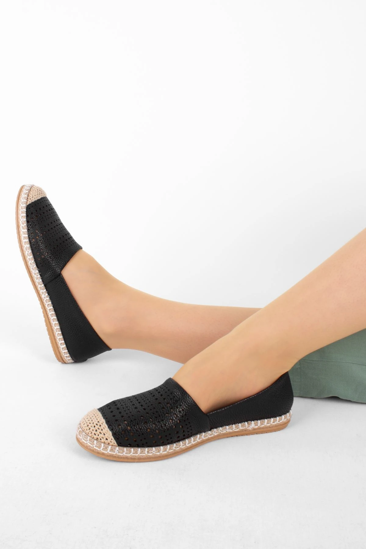 Vesta Kadın Babet Önü Hasırlı Delik Detaylı