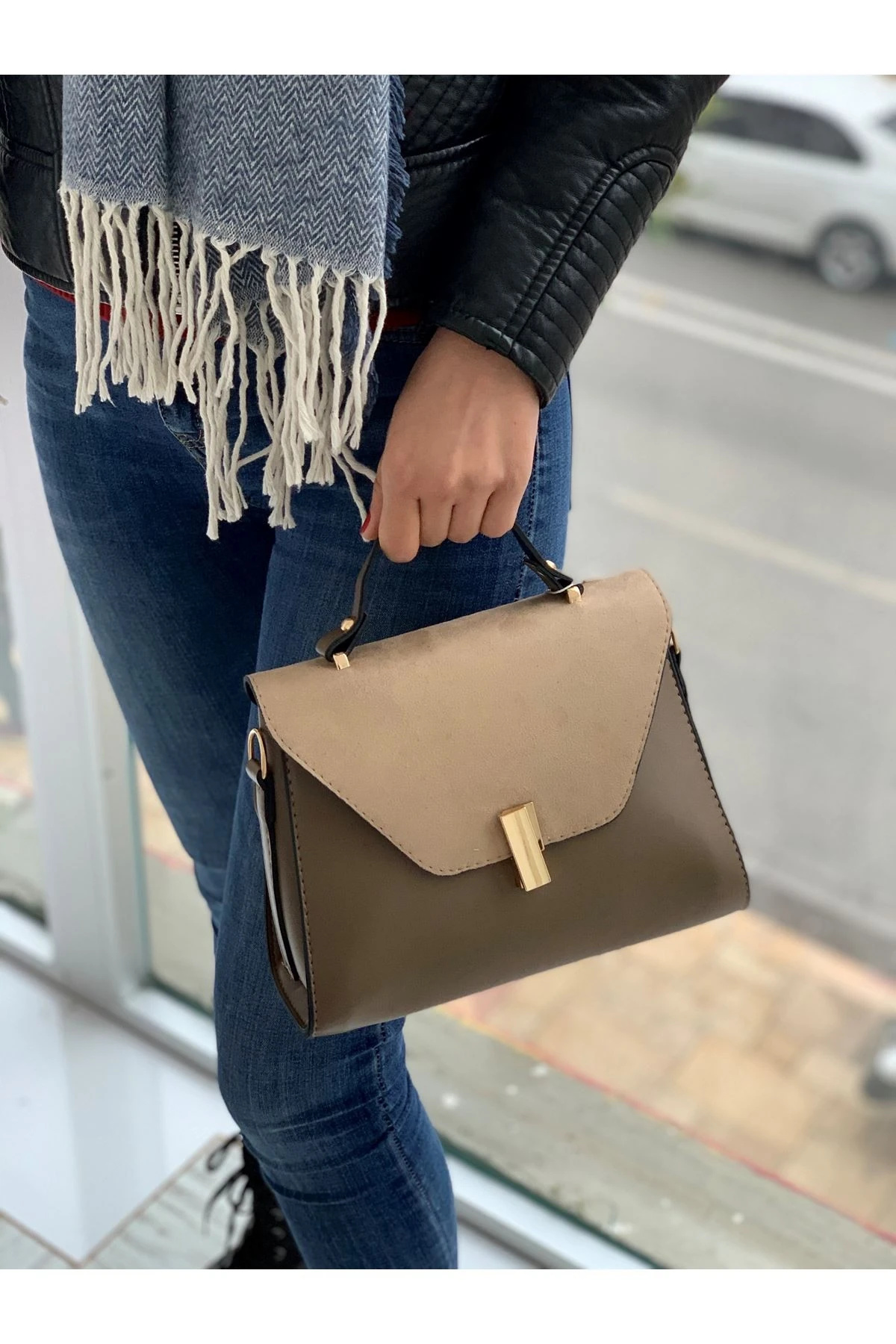 ÖNÜ KLİPSLİ ÇAPRAZ ÇANTA