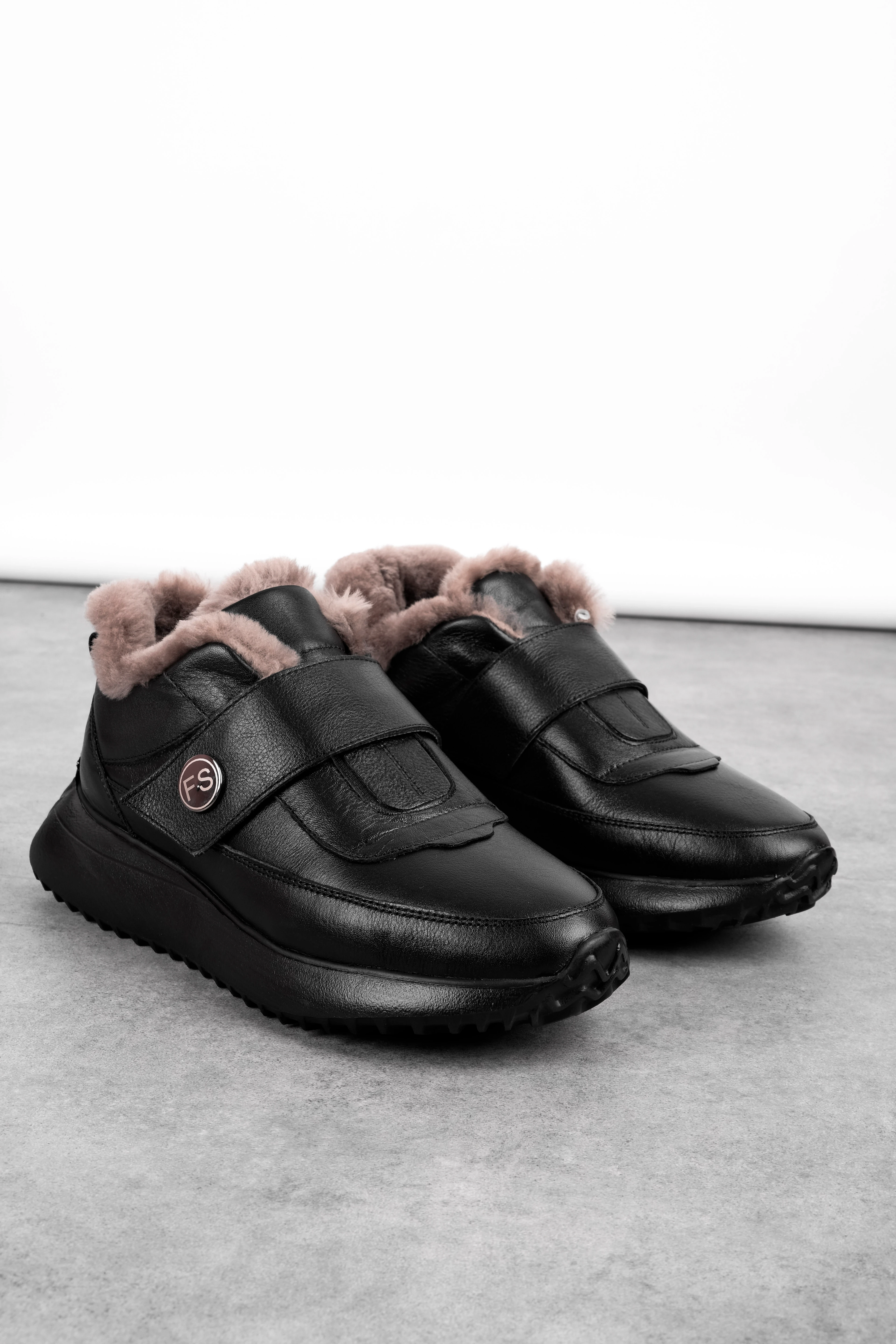 İdas Kadın Hakiki Deri Çırtçırt Detaylı İçi Tüylü Nubuk Spor Ayakkabı 4297 - SİYAH