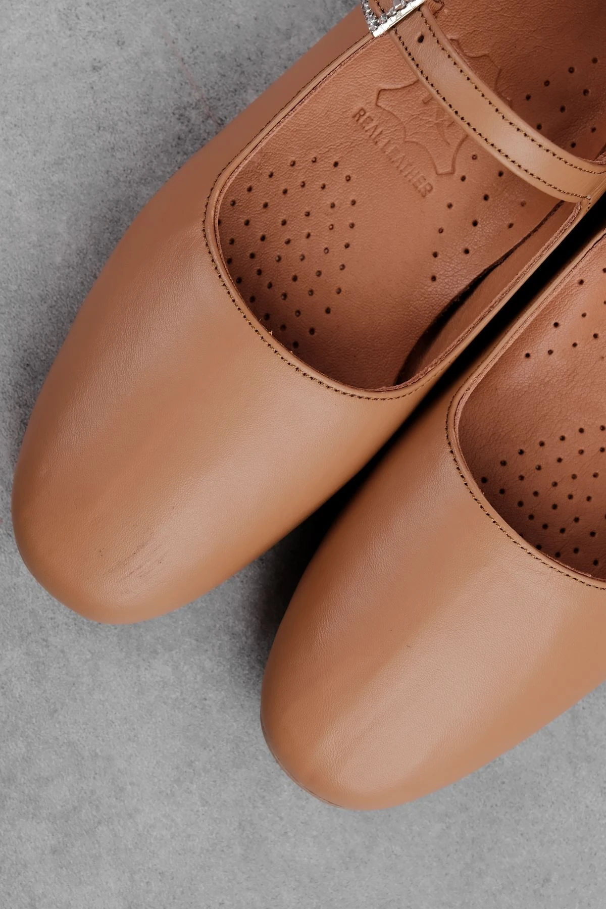 Rocky Kadın Hakiki Deri Bant Detaylı Babet