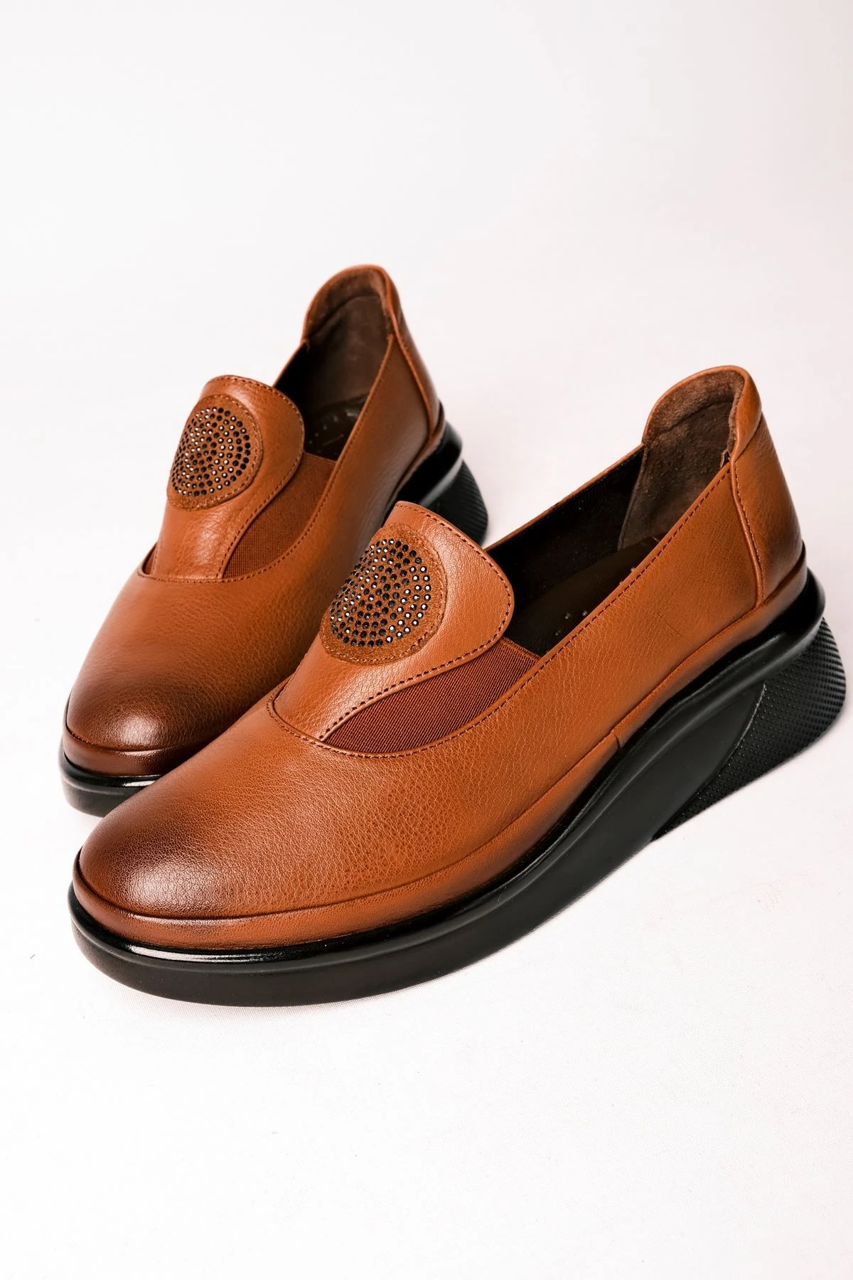 Walker Kadın Hakiki Deri Önünde Taş Detaylı Günlük Ayakkabı