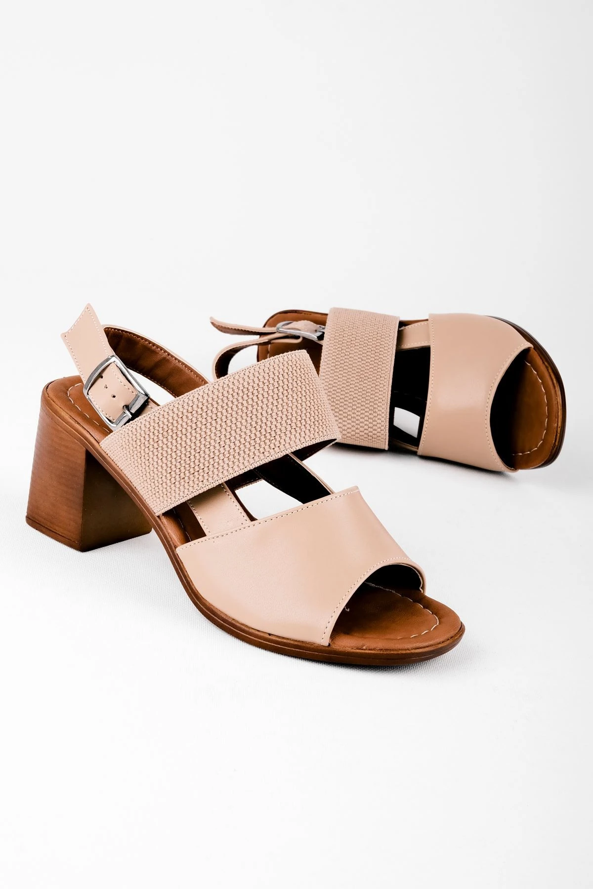 New Kadın Topuklu Ayakkabı Lastik detaylı