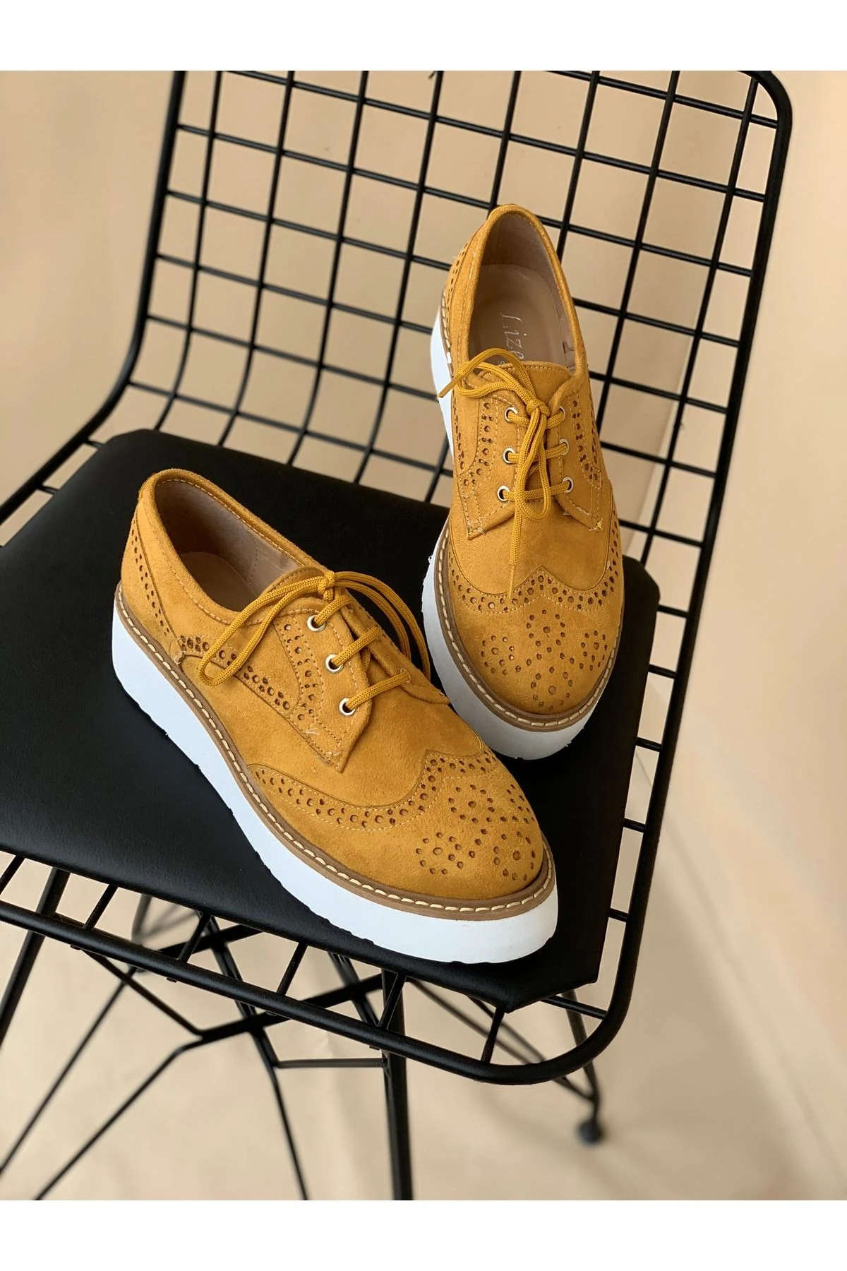 YÜKSEK TABAN DELİKLİ MODEL BAYAN AYAKKABI