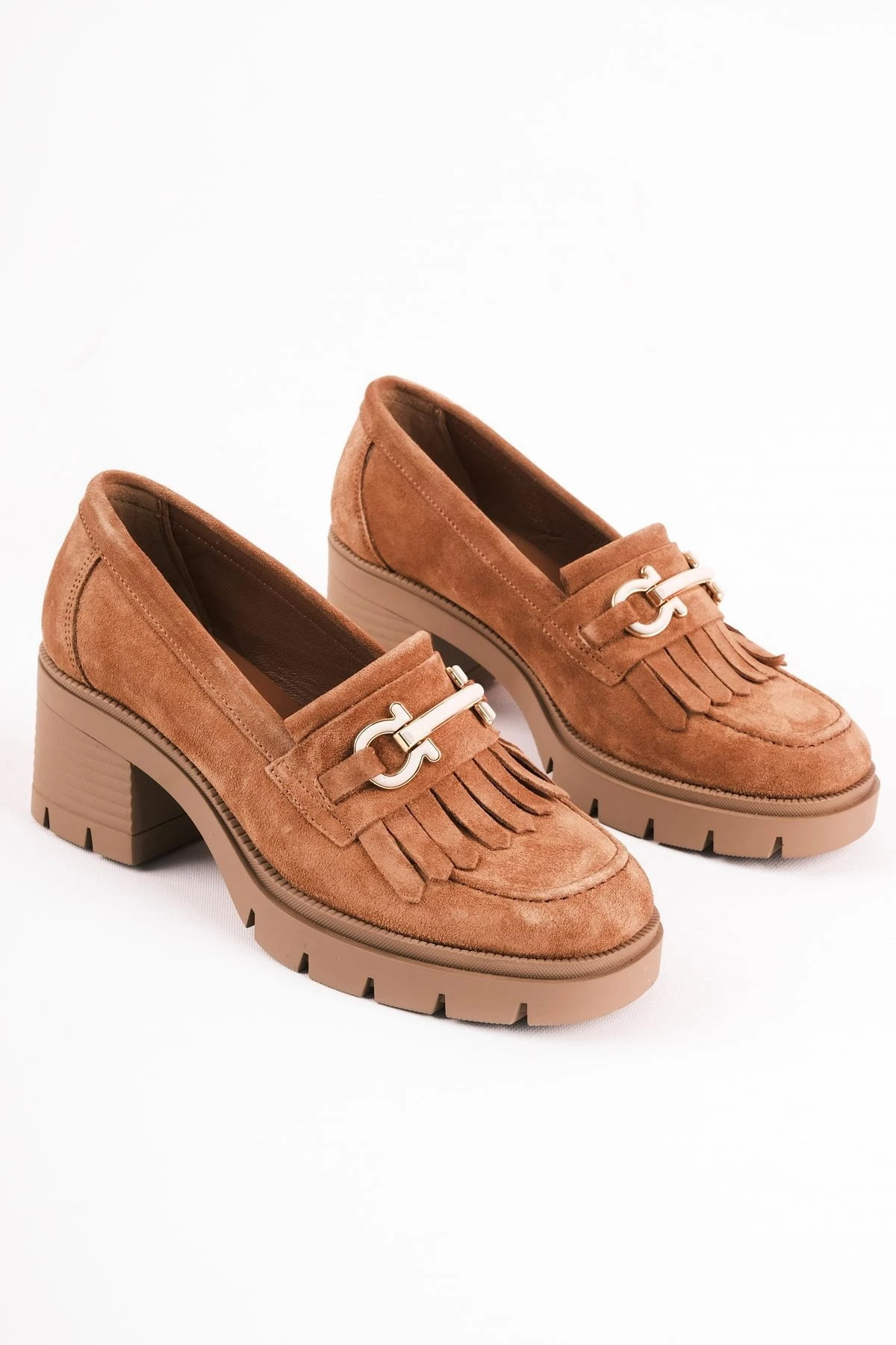 Lally Kadın Hakiki Deri Püskül Detaylı Metal Tokalı Kalın Topuklu Ayakkabı