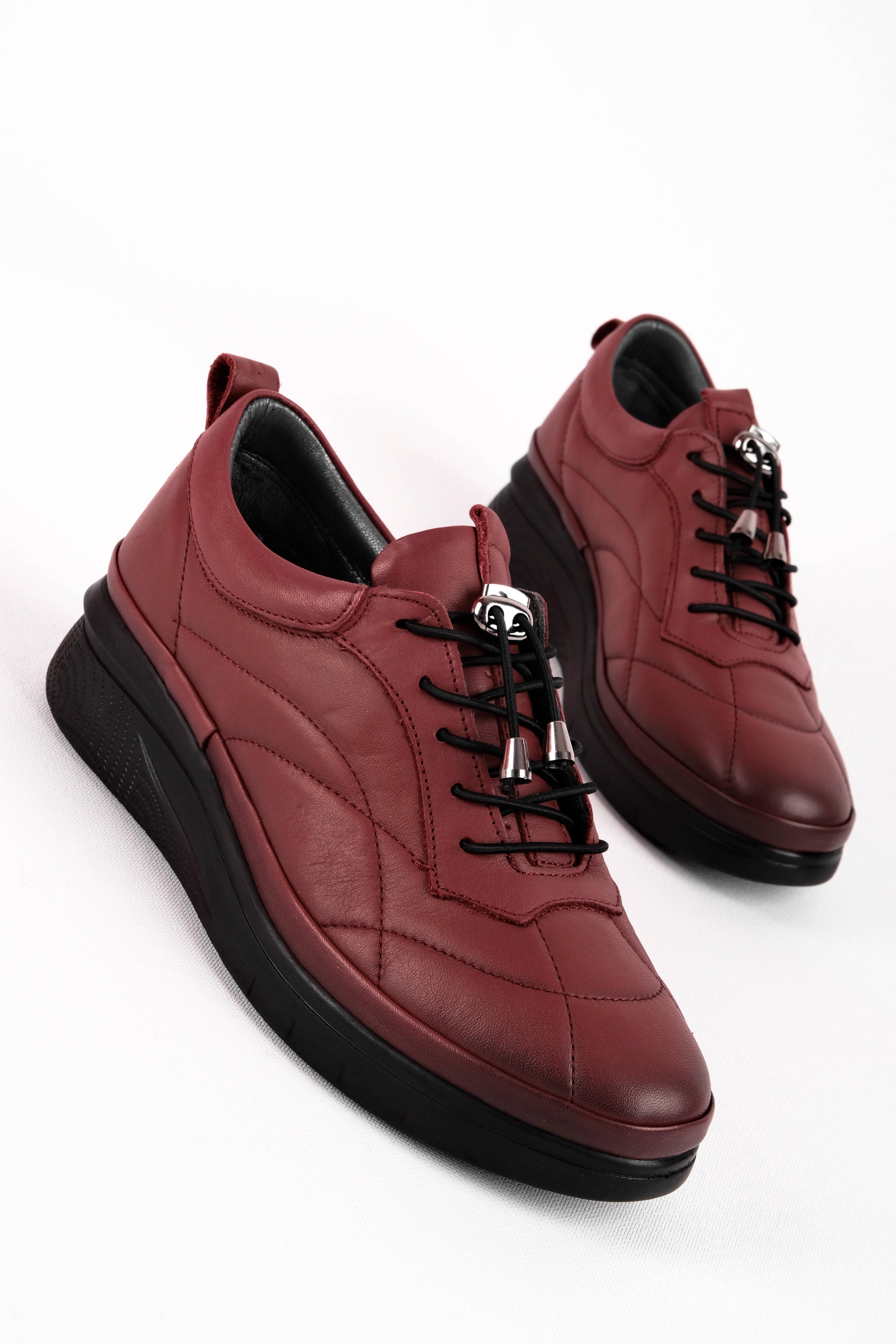 Perlas Kadın Hakiki Deri Dikiş Detaylı Lastik Bağcıklı Günlük Ayakkabı 4272 - Bordo