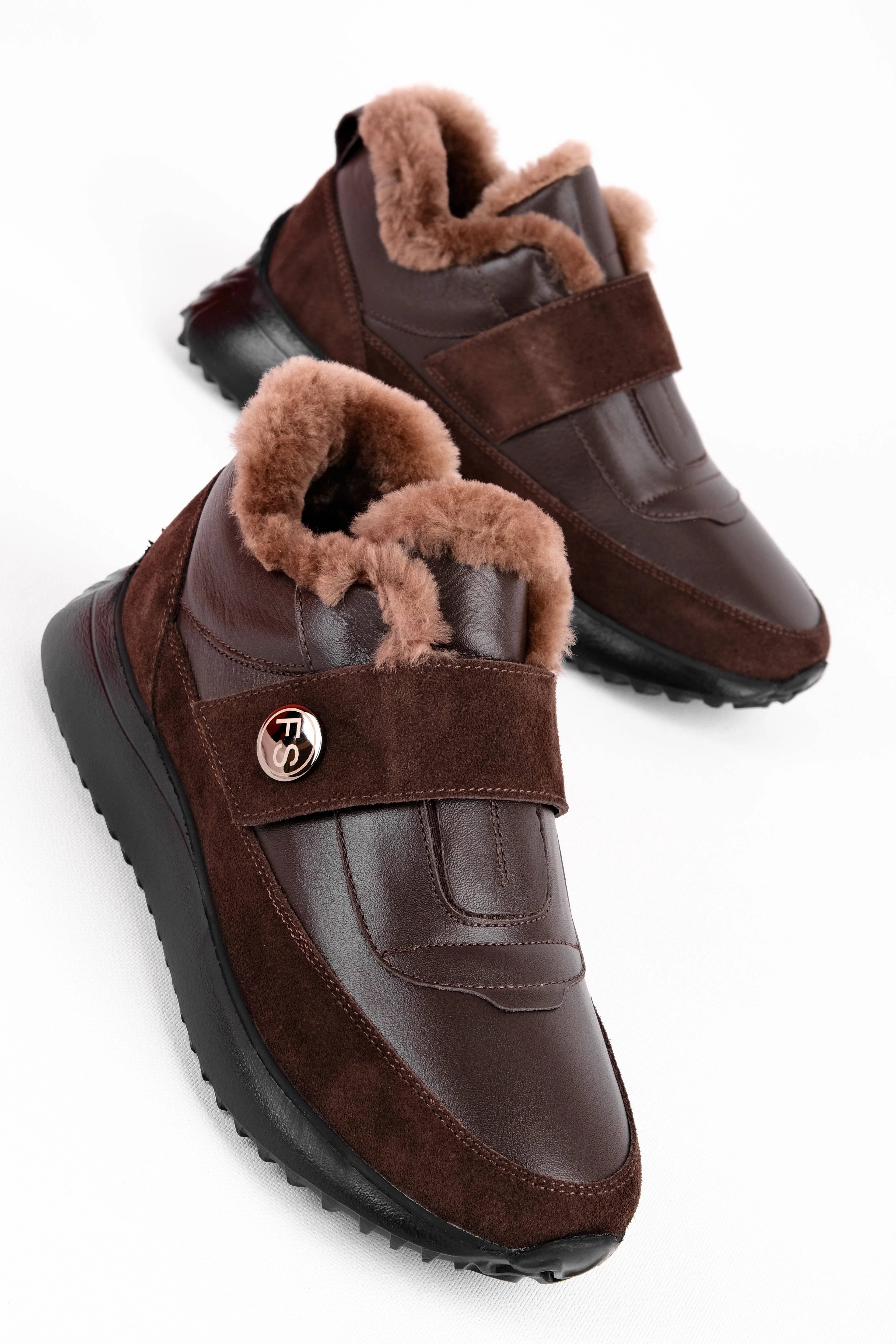 İdas Kadın Hakiki Deri Çırtçırt Detaylı İçi Tüylü Nubuk Spor Ayakkabı 4297