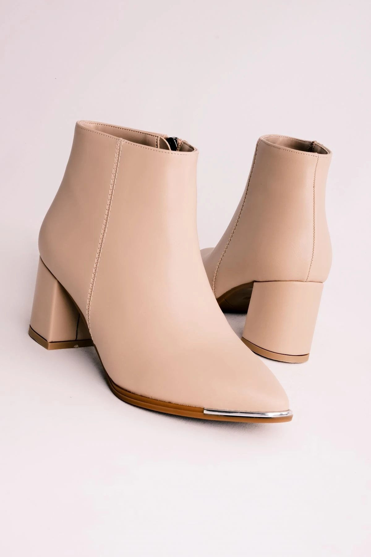 Evan Kadın Sivri Burun Önü Metay Detaylı Topuklu Bot