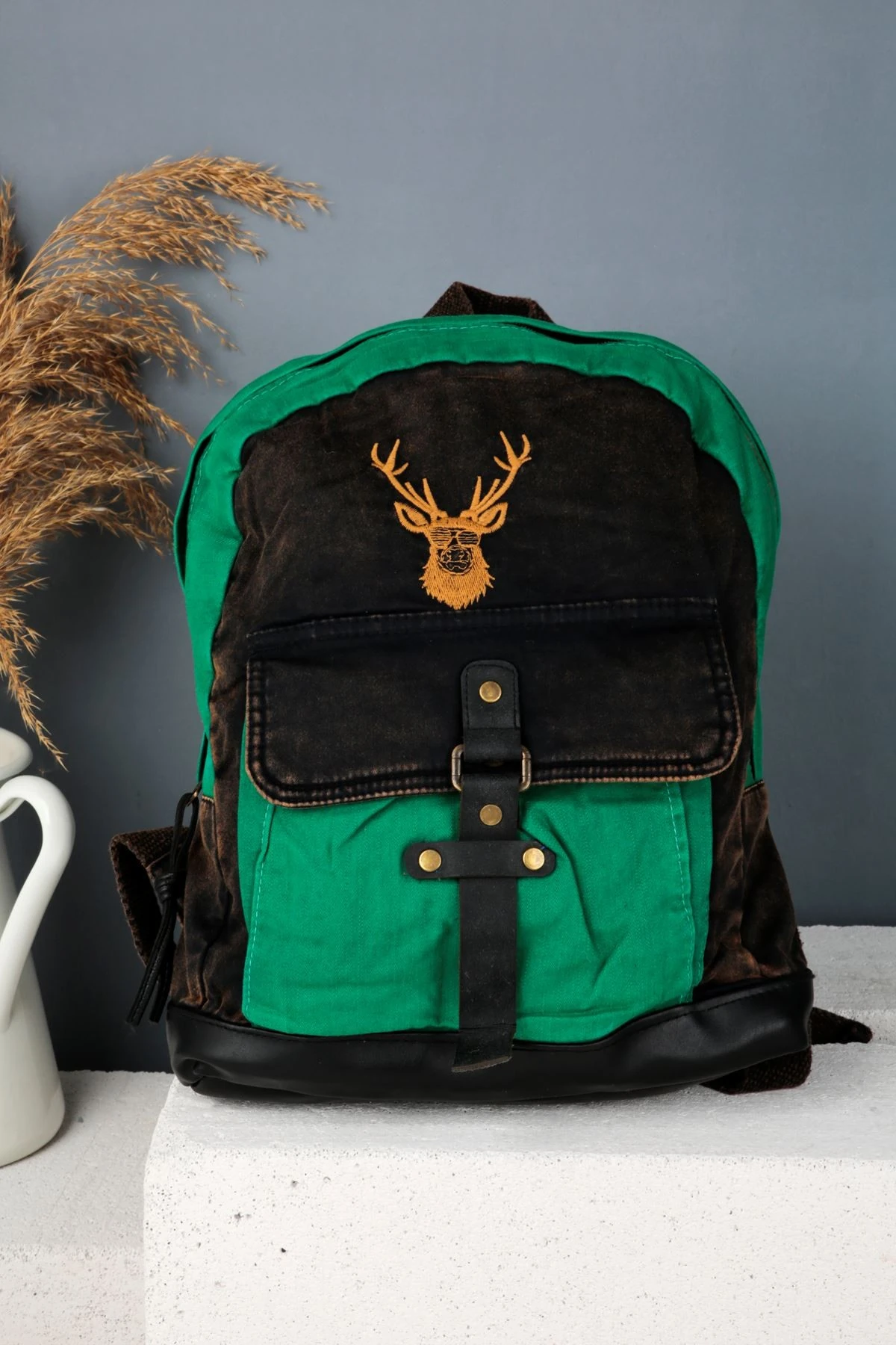 BARK KEMER DETAYLI KADIN SIRT ÇANTA GEYİKLİ