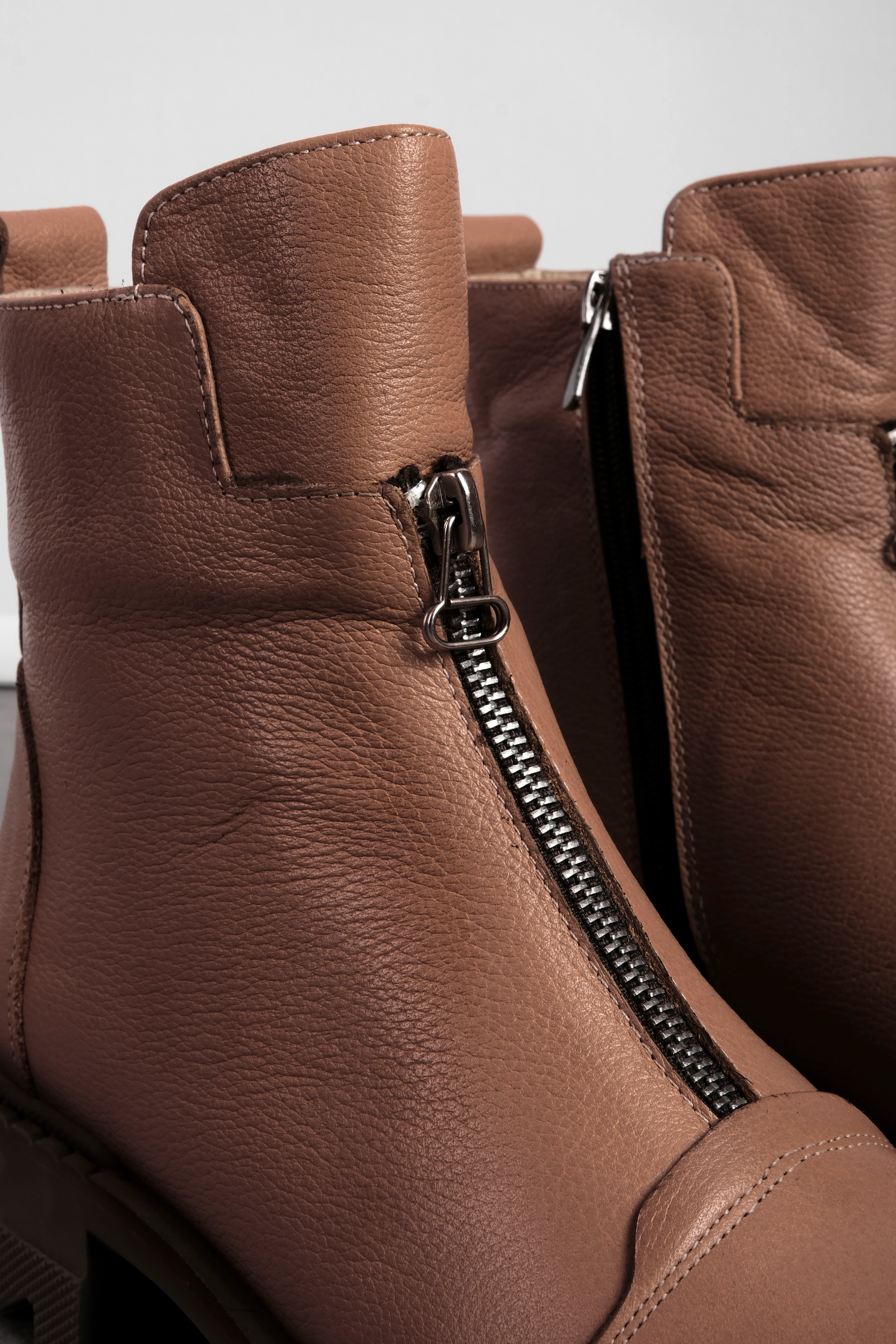 Videas Kadın Hakiki Deri Fermuar Detaylı Dikiş Detaylı Bot