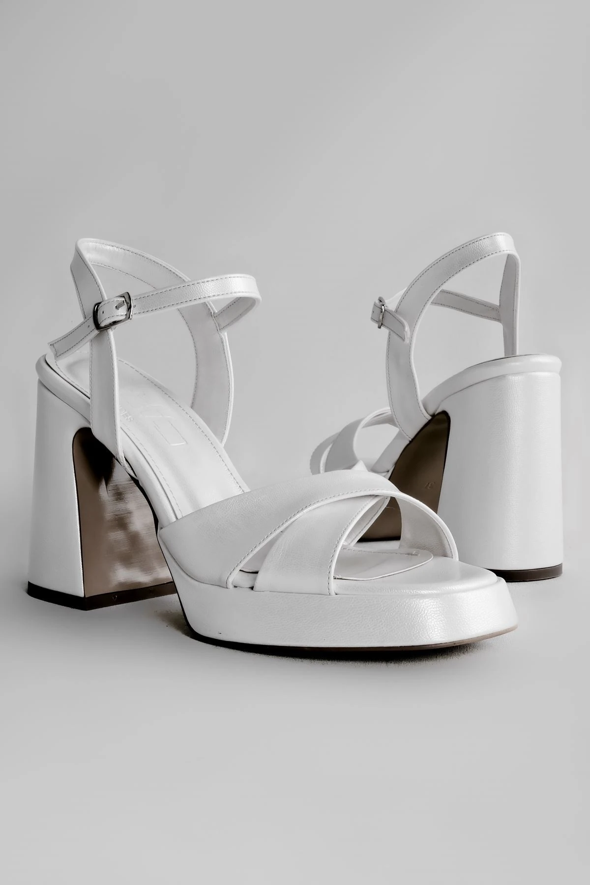 Duphe Kadın Topuklu Ayakkabı Önü Çapraz geçmeli